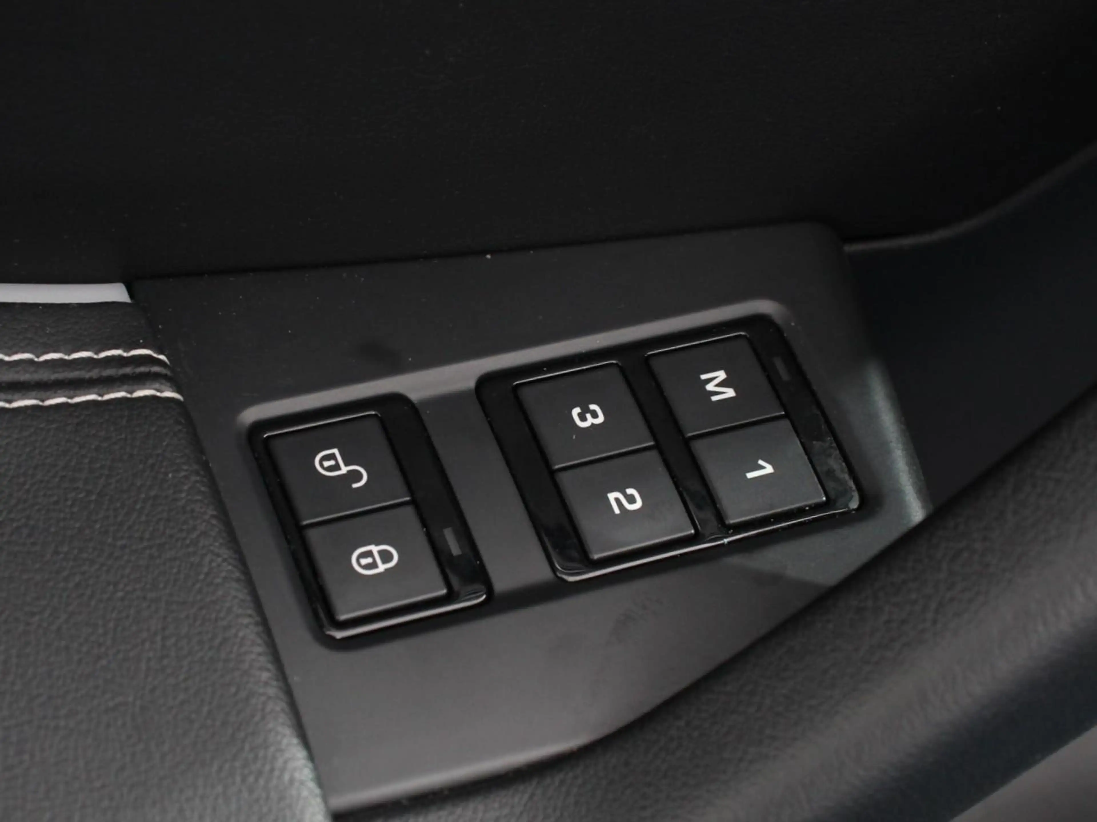 Jaguar F-Pace 5.0 V8 AWD SVR 551 pk Panorama dak Meridian sound — photo 12