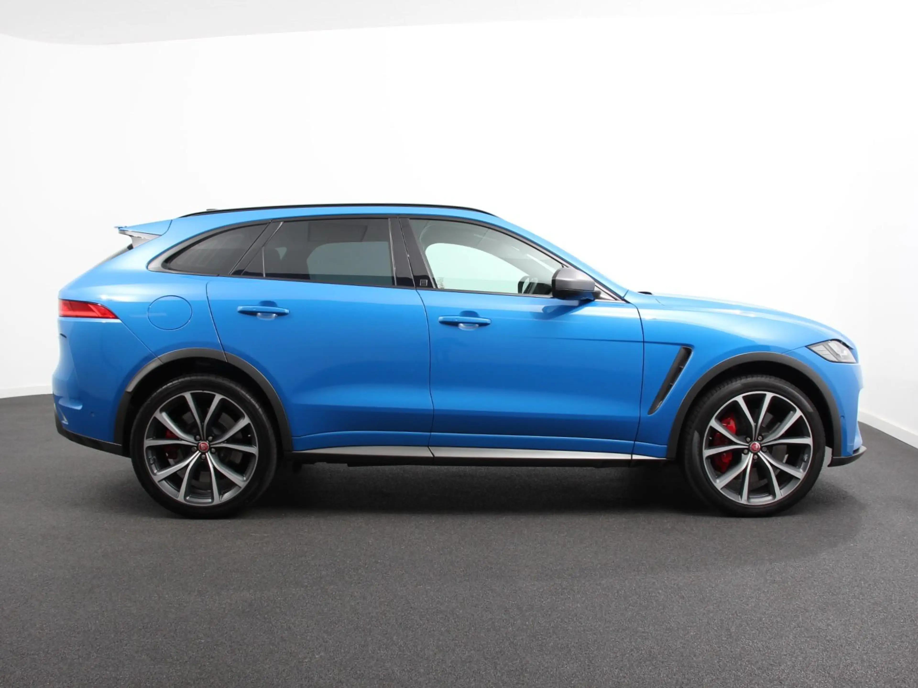 Jaguar F-Pace 5.0 V8 AWD SVR 551 pk Panorama dak Meridian sound — photo 7