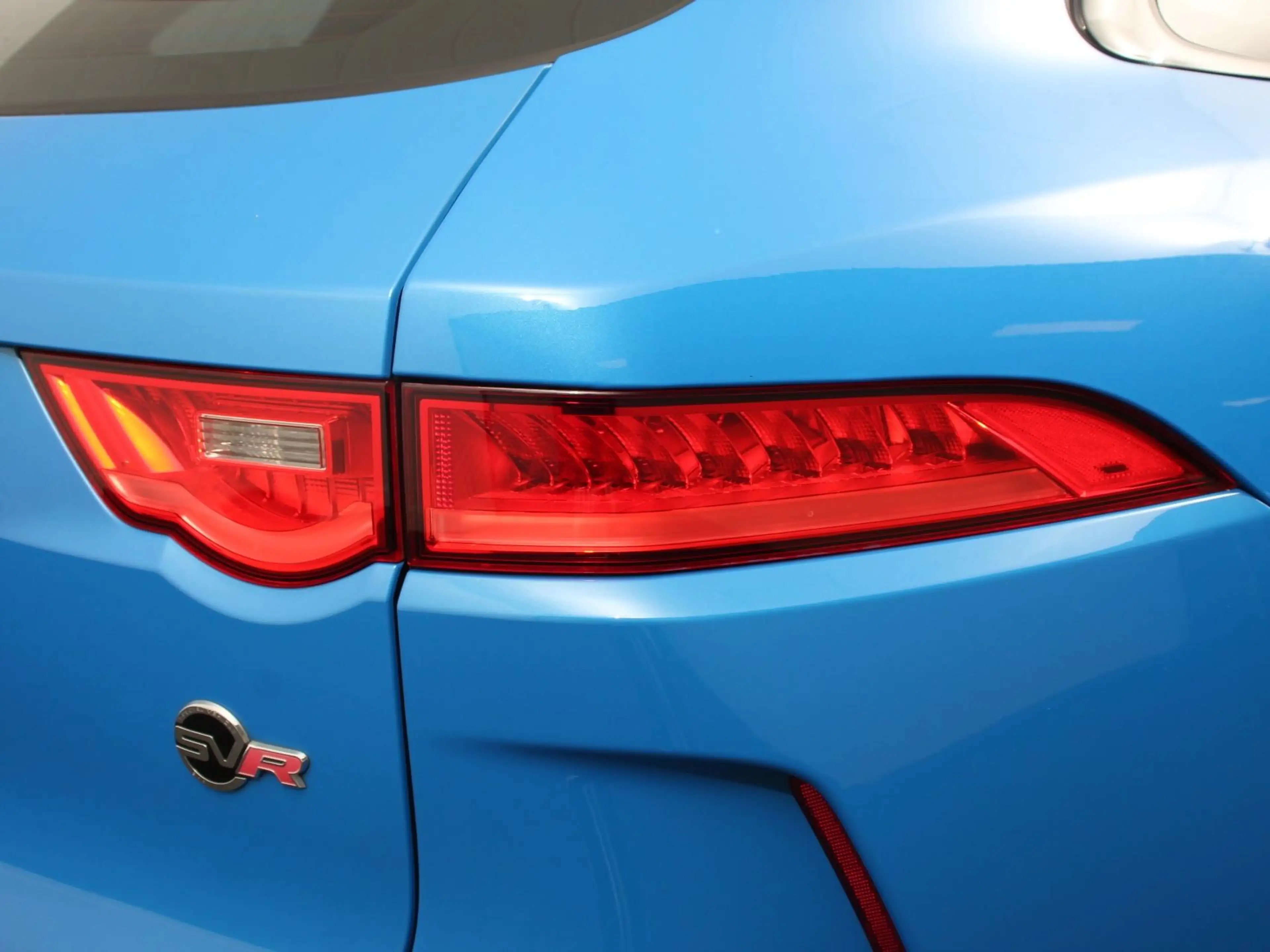 Jaguar F-Pace 5.0 V8 AWD SVR 551 pk Panorama dak Meridian sound — photo 9