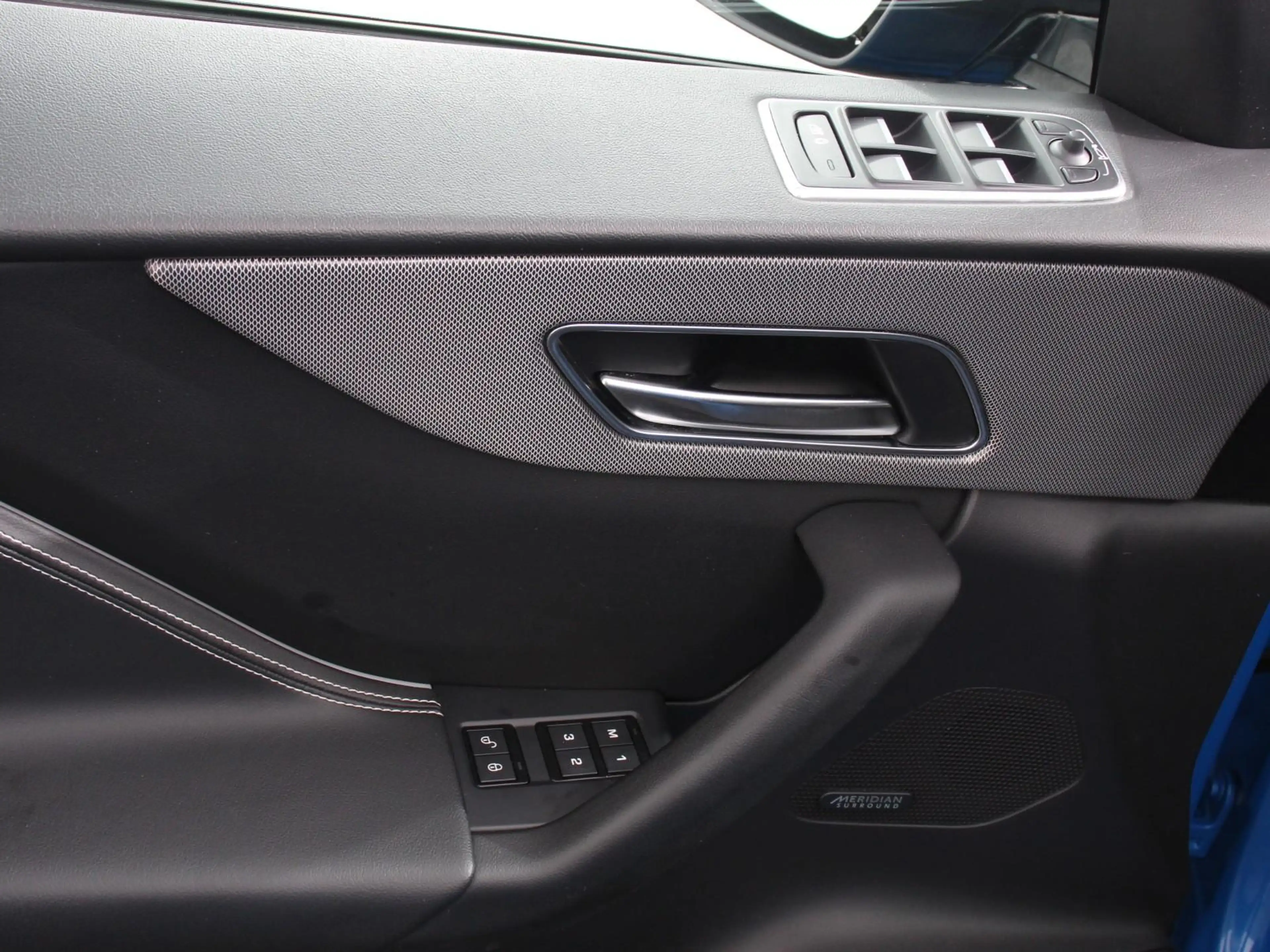 Jaguar F-Pace 5.0 V8 AWD SVR 551 pk Panorama dak Meridian sound — photo 14