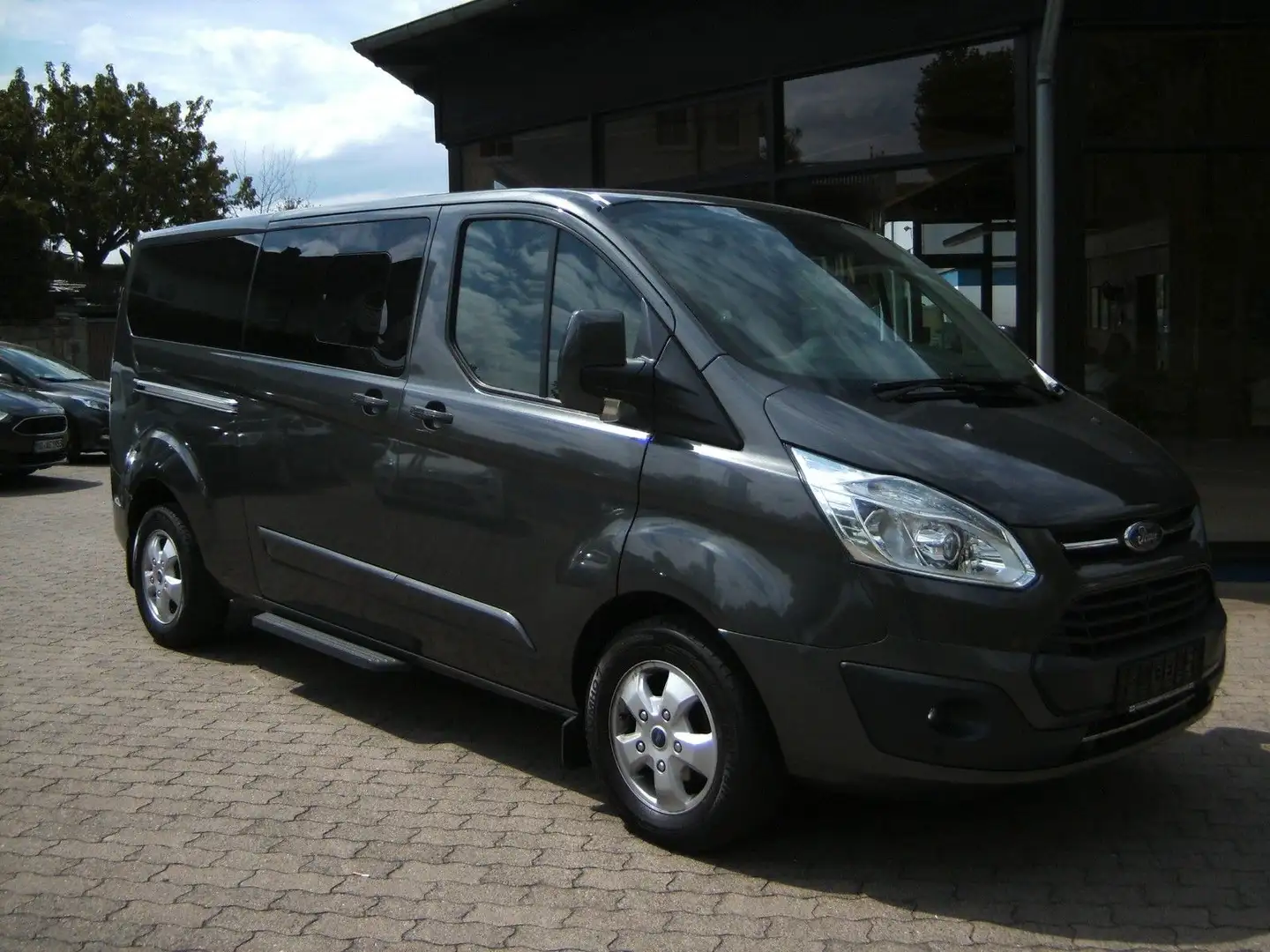 Ford Tourneo Custom Titanium L2 Grau - 1