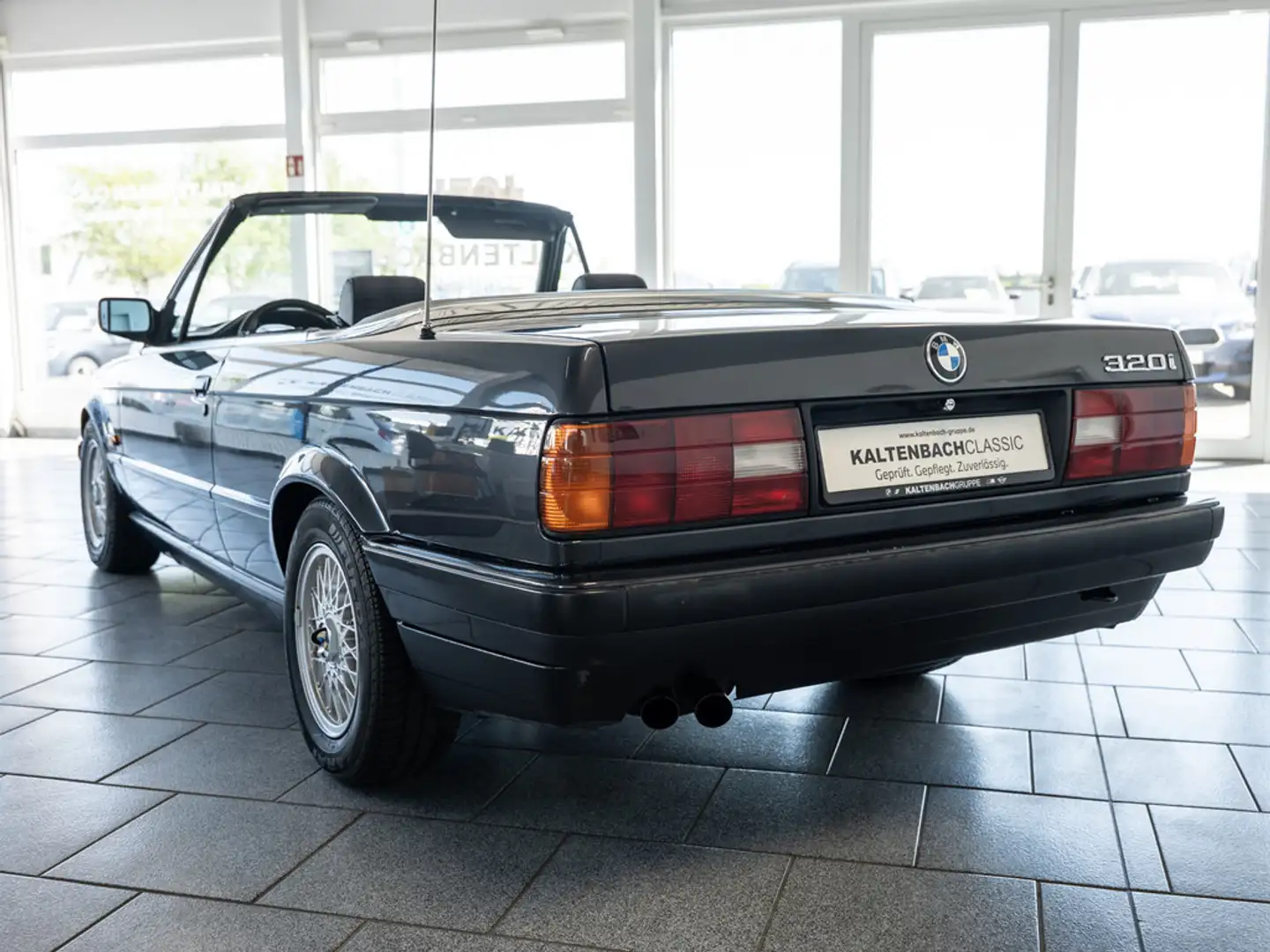 BMW 320 i Cabrio E30 Noir - 2