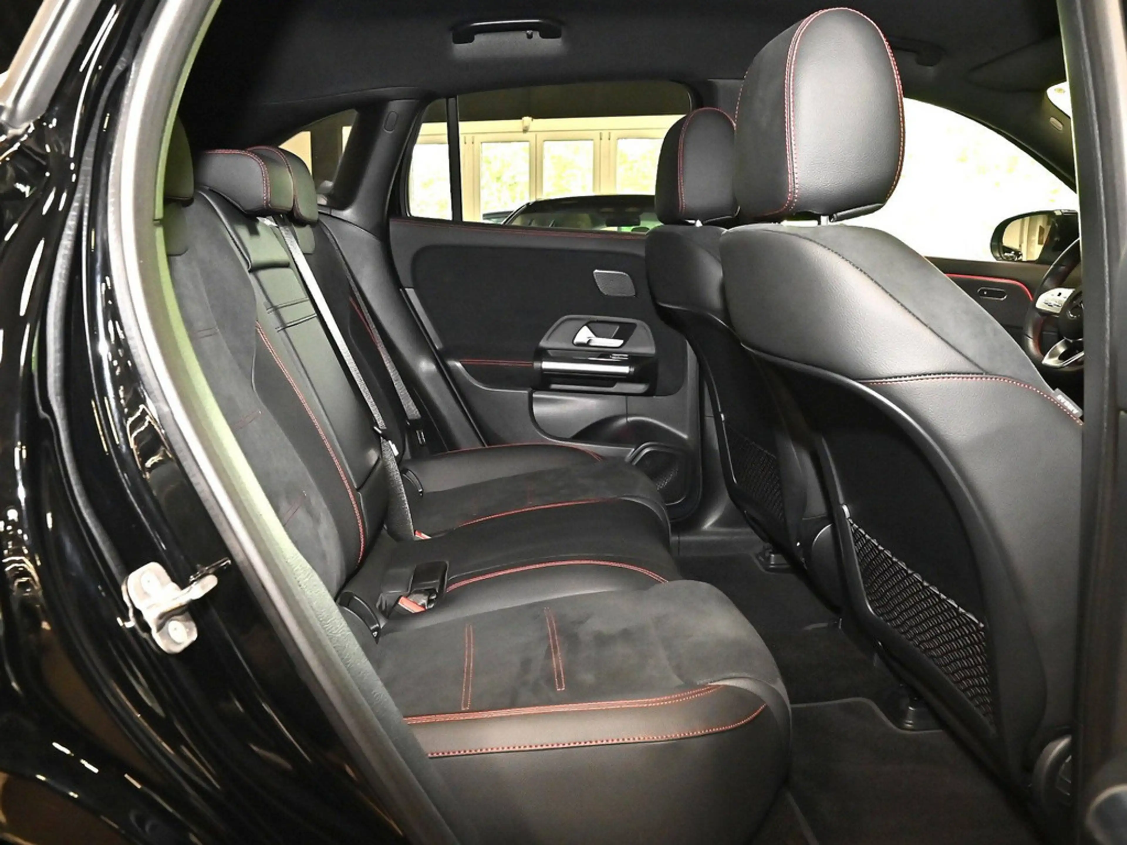 Mercedes-Benz EQA 300 4M AMG Sport Advanced+ LED NAVI SHZ — photo 10