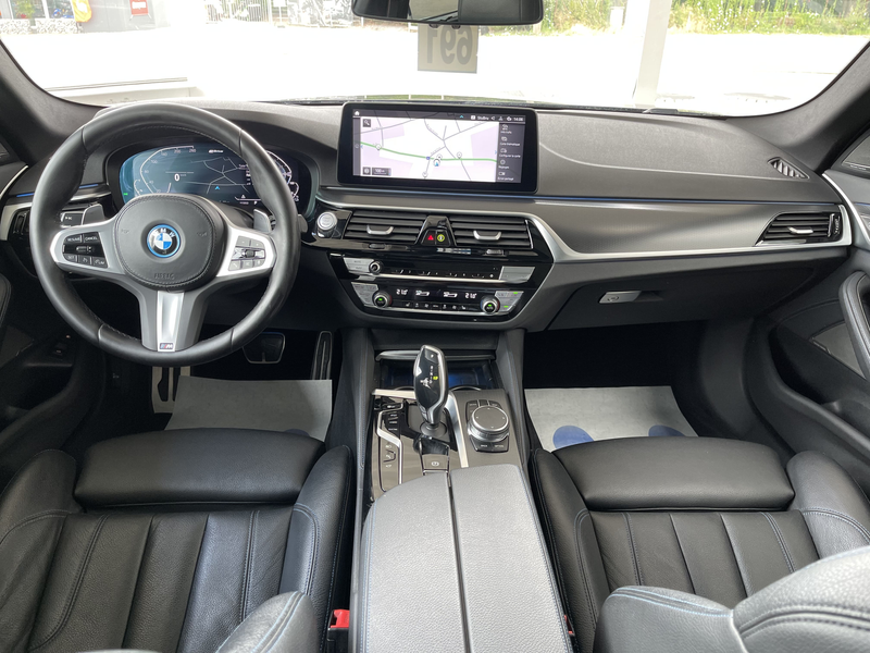 BMW 530 iA *** GARANTIE + PACK M + TOIT PANO + LED + FULL *** — photo 10