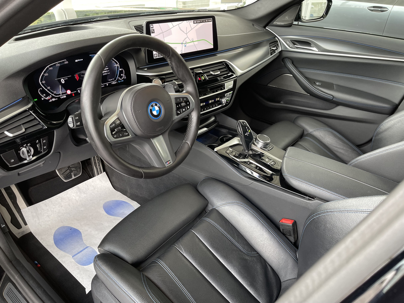 BMW 530 iA *** GARANTIE + PACK M + TOIT PANO + LED + FULL *** — photo 11