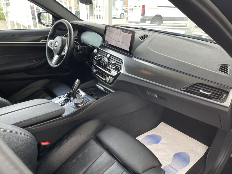 BMW 530 iA *** GARANTIE + PACK M + TOIT PANO + LED + FULL *** — photo 9