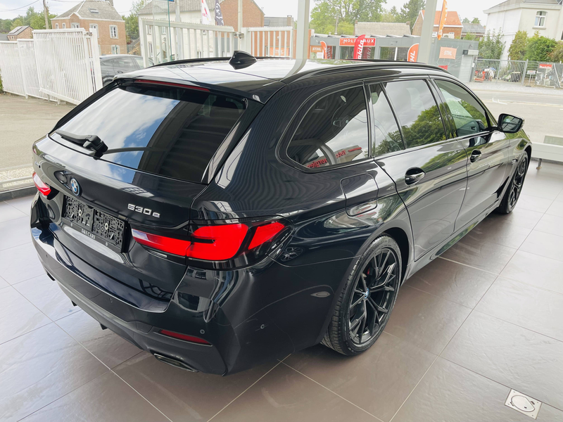 BMW 530 iA *** GARANTIE + PACK M + TOIT PANO + LED + FULL *** — photo 6