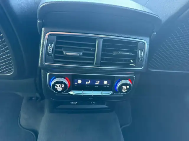 Audi Q7 view 14