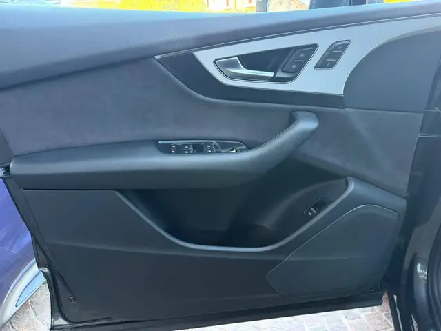 Audi Q7 view 18