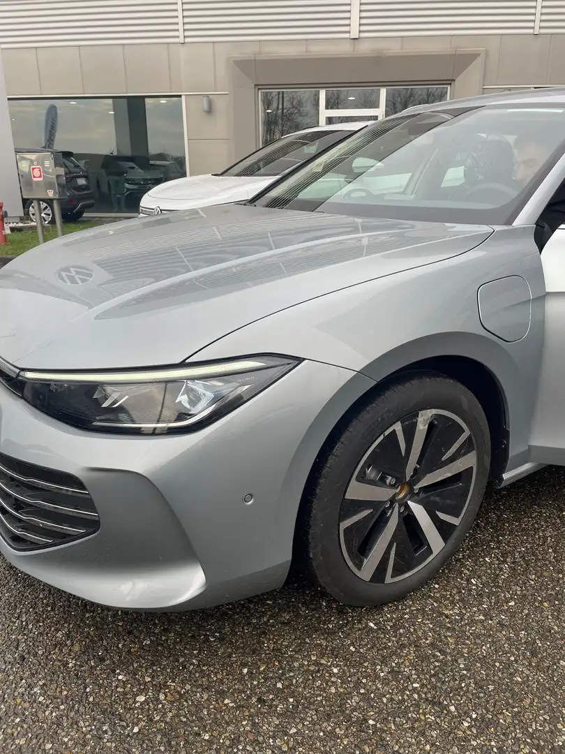 Volkswagen Passat 1.5 tsi ehybrid Business 150kw 204 cv dsg Gris - 2