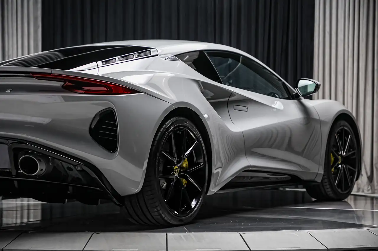Lotus Emira fotografie Lotus Emira