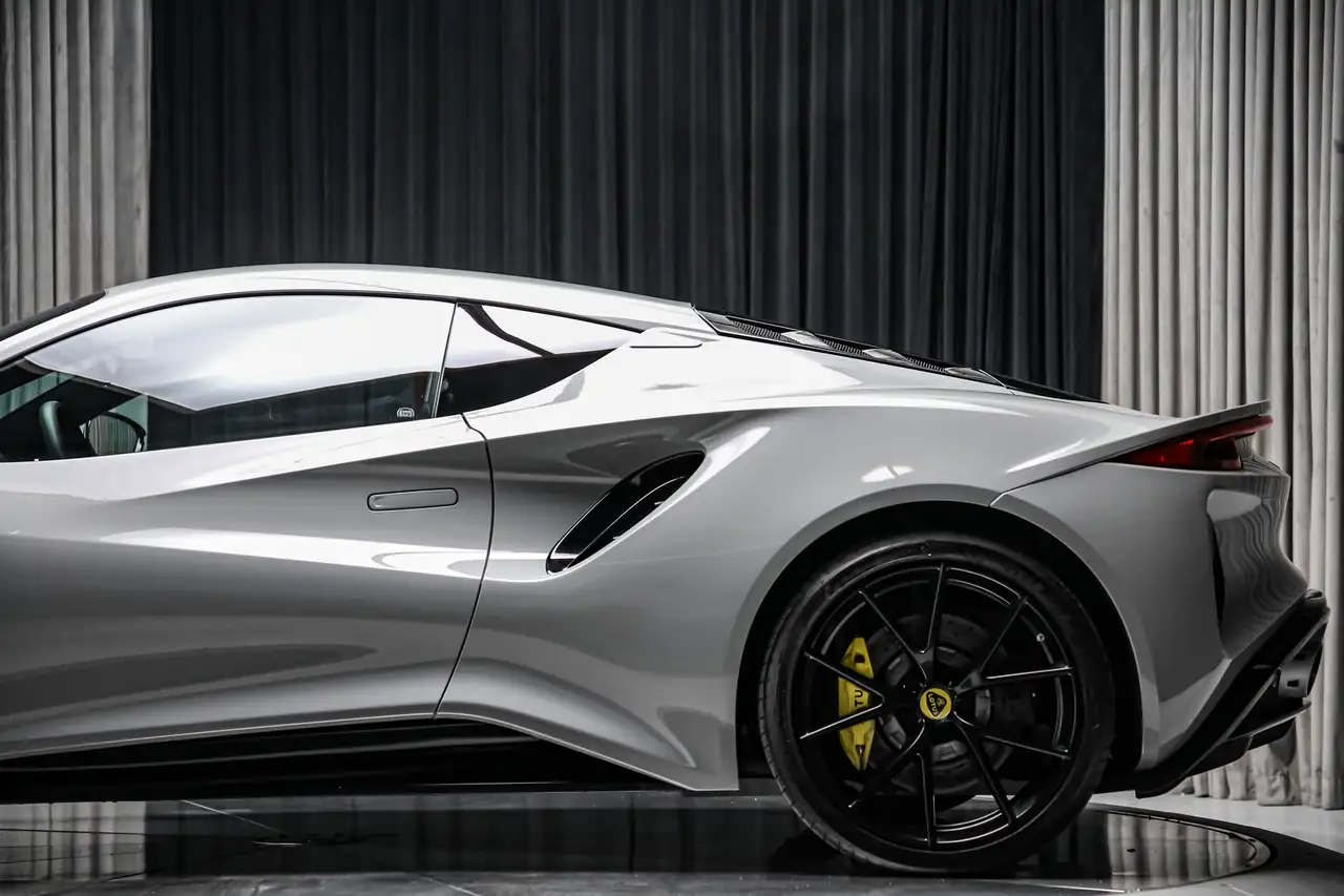 Lotus Emira fotografie Lotus Emira