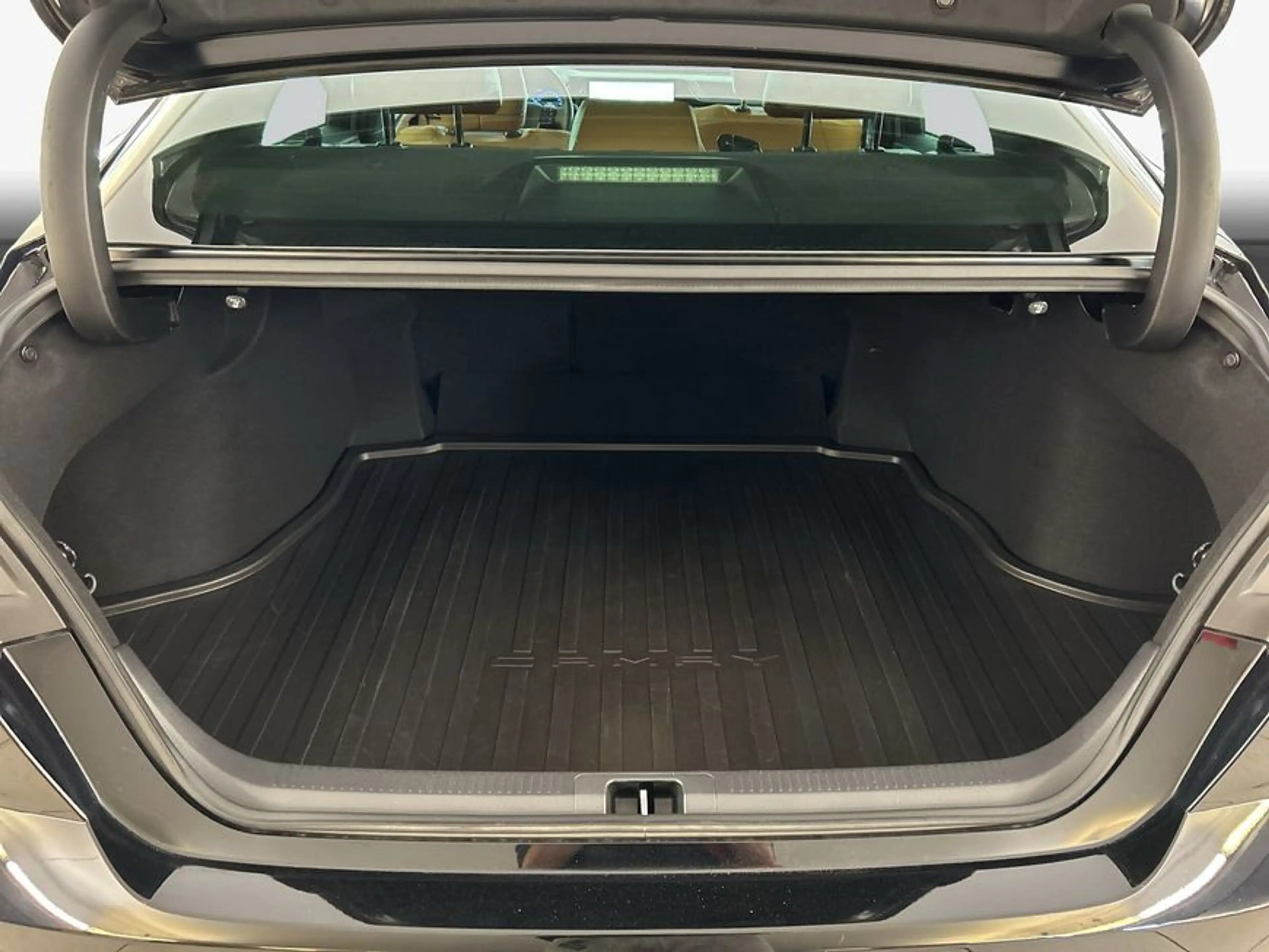 Toyota Camry 2.5 Hybrid Executive — photo 8