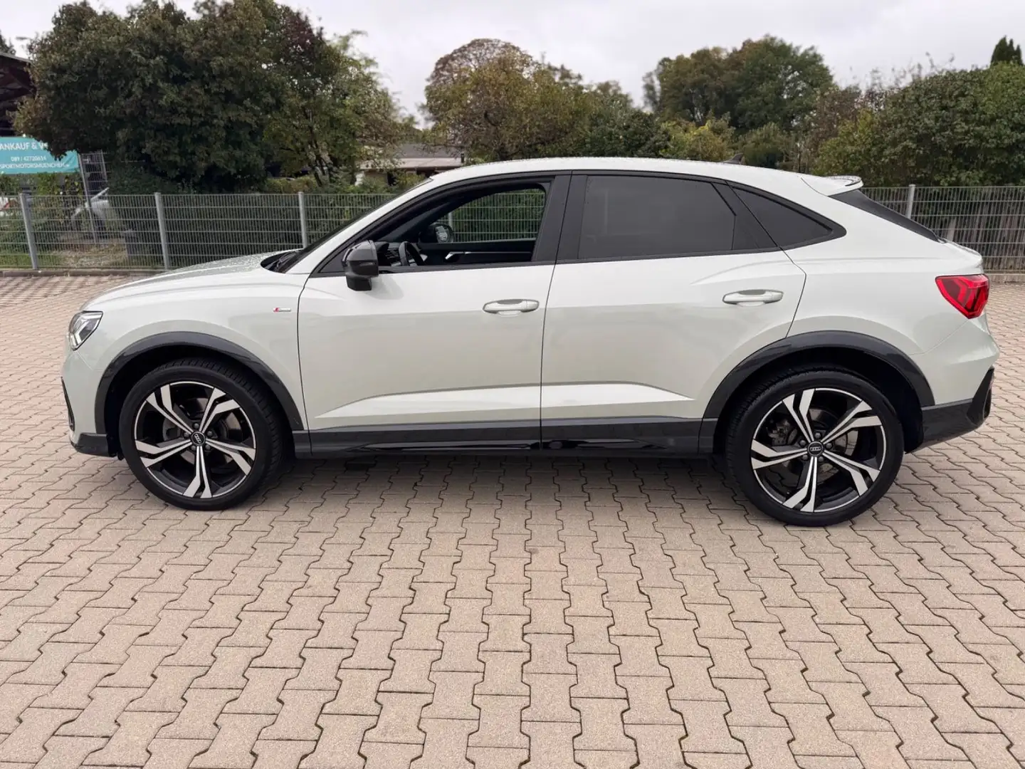 Audi Q3 Sportback 40 TFSI quattro S line 20-ZOLL Silber - 2