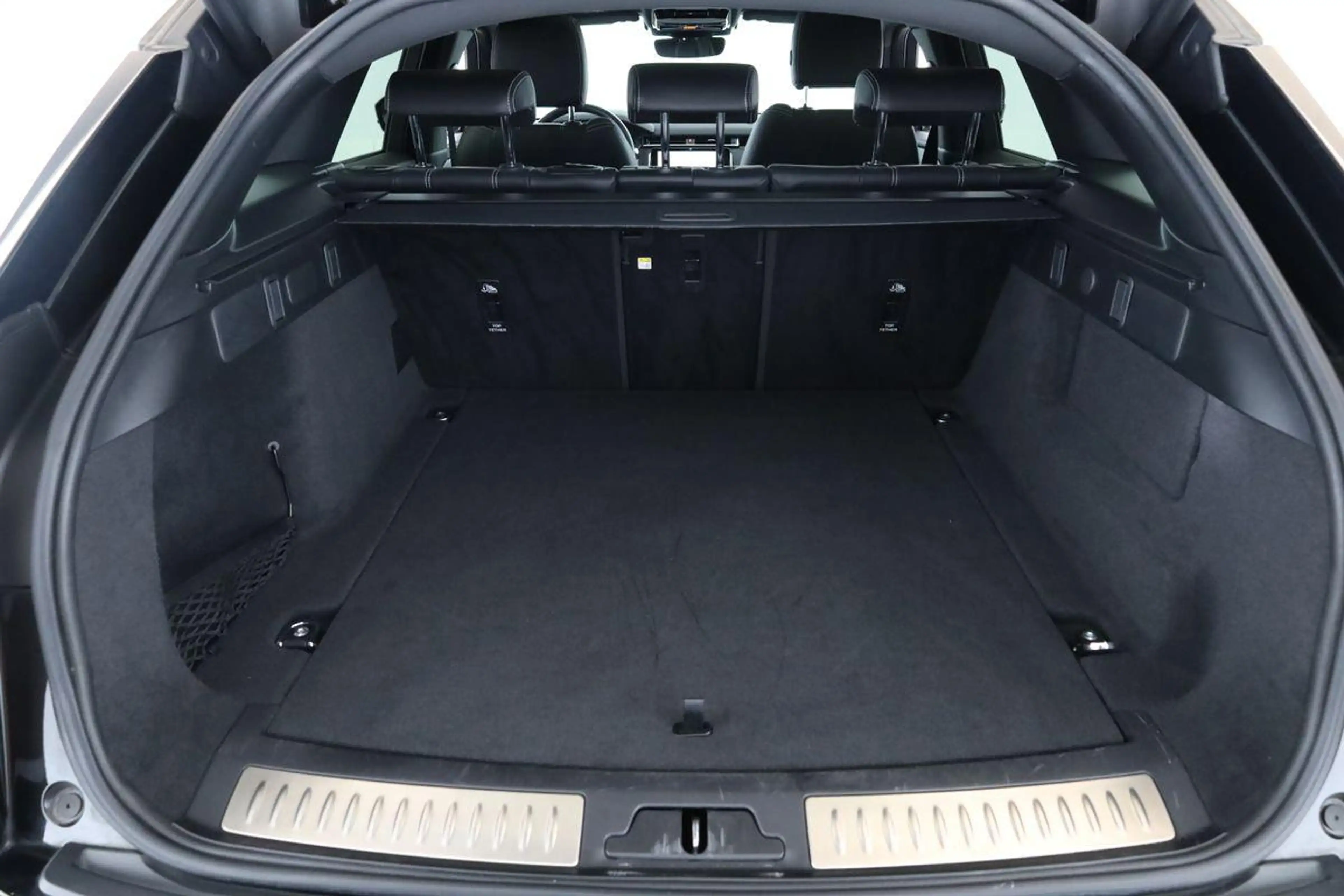 Land Rover Range Rover Velar P400 AWD R-Dynamic SE BLACK 22 — photo 10