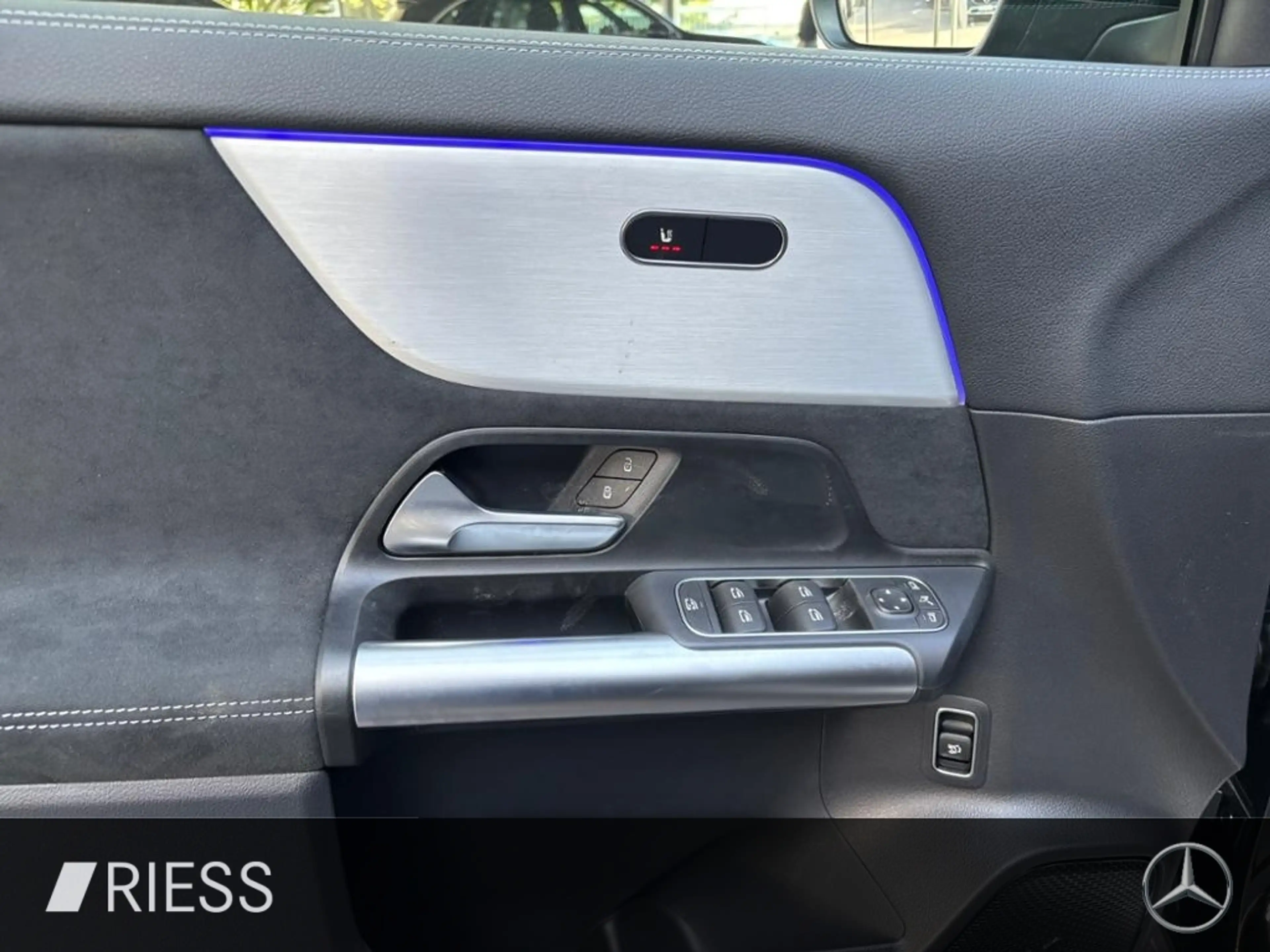 Mercedes-Benz GLA 200 d AMG+AHK+KAMERA+NIGHT+SOUNDSYS+THERMATIC — photo 4