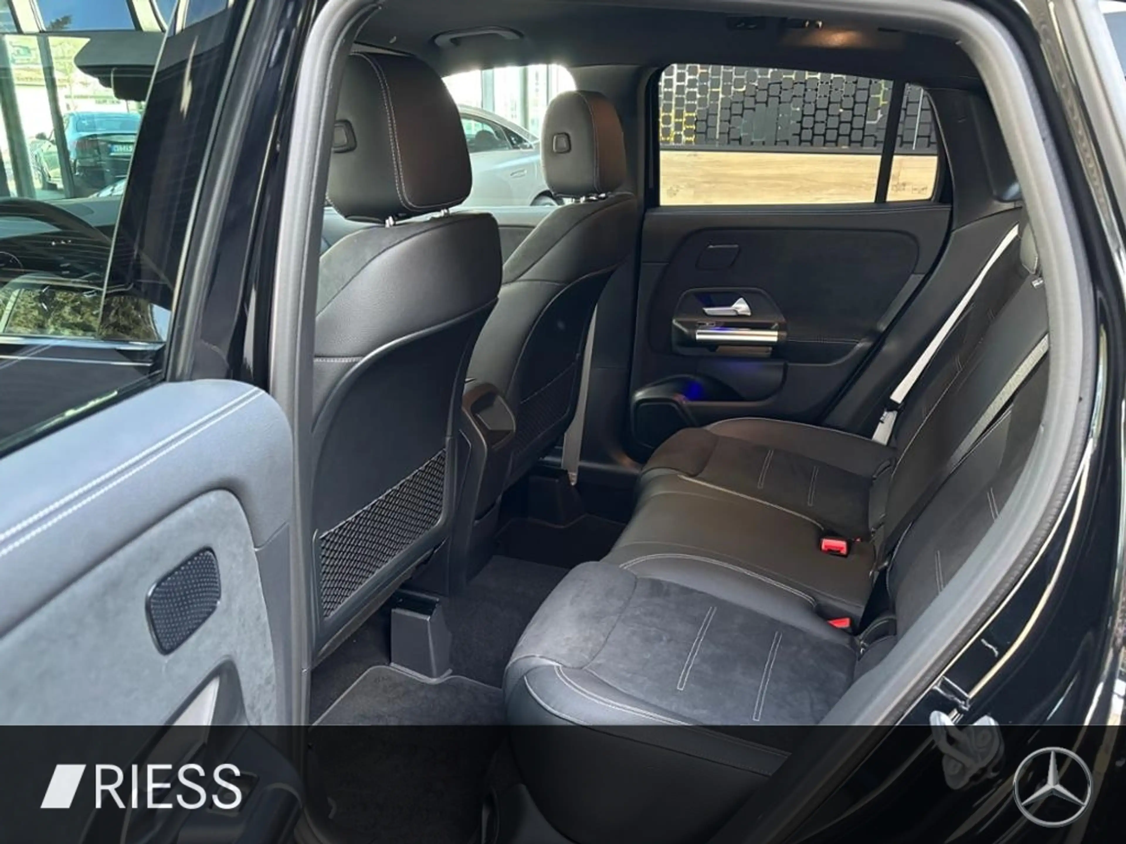 Mercedes-Benz GLA 200 d AMG+AHK+KAMERA+NIGHT+SOUNDSYS+THERMATIC — photo 6