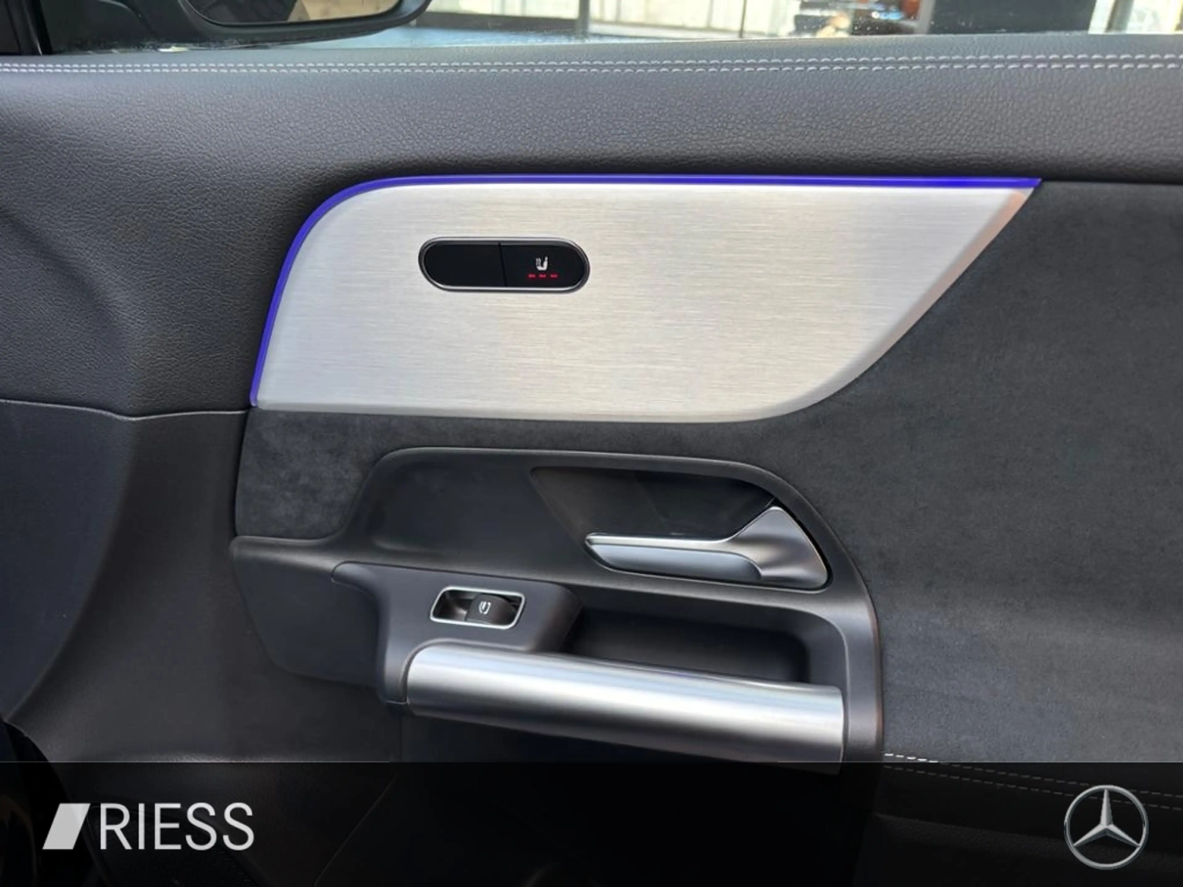 Mercedes-Benz GLA 200 d AMG+AHK+KAMERA+NIGHT+SOUNDSYS+THERMATIC — photo 11