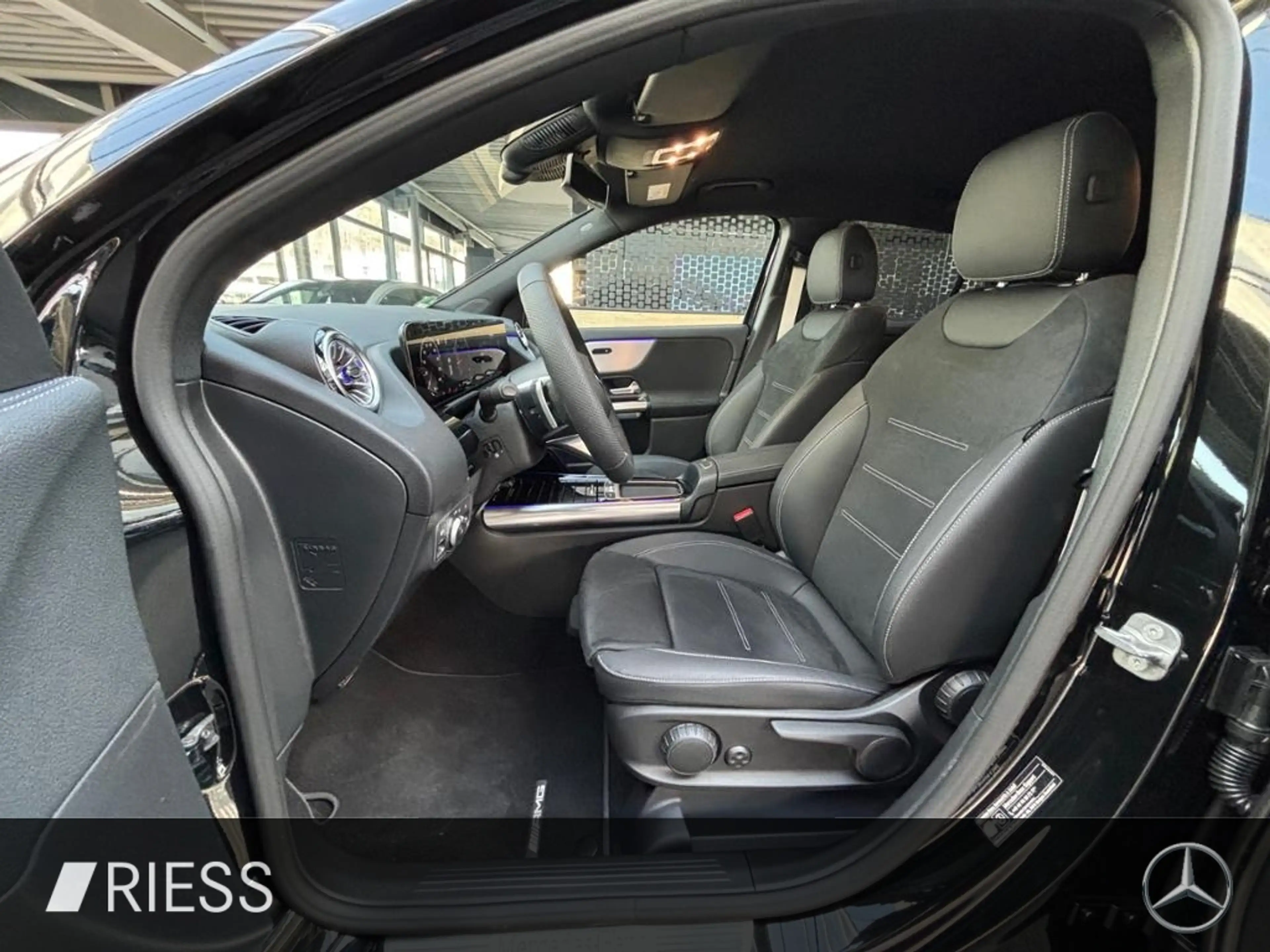 Mercedes-Benz GLA 200 d AMG+AHK+KAMERA+NIGHT+SOUNDSYS+THERMATIC — photo 3