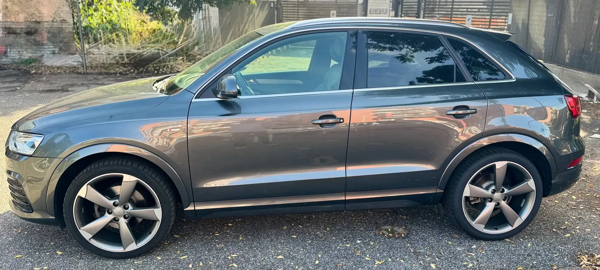 Audi Q3 Q3 2.0 tdi S line edition 140cv Grigio - 1