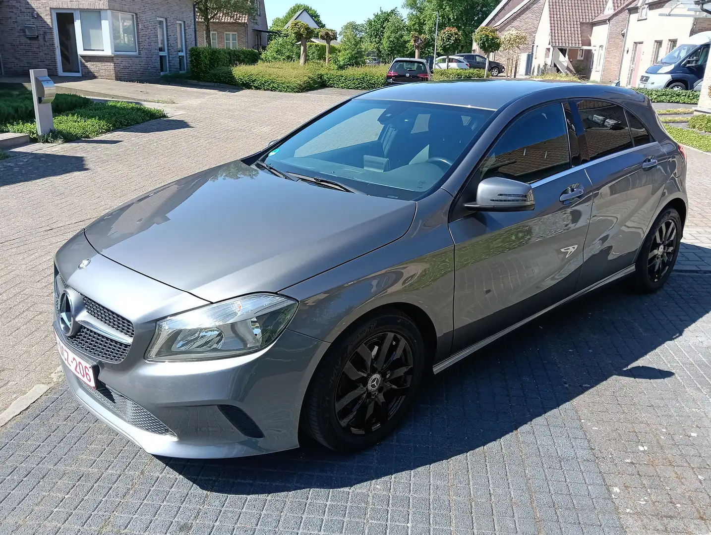 Mercedes-Benz A 180 A 180 d BE style GPS/CAMERA/ 8 ALU velgen Wi+Zomer Grijs - 2