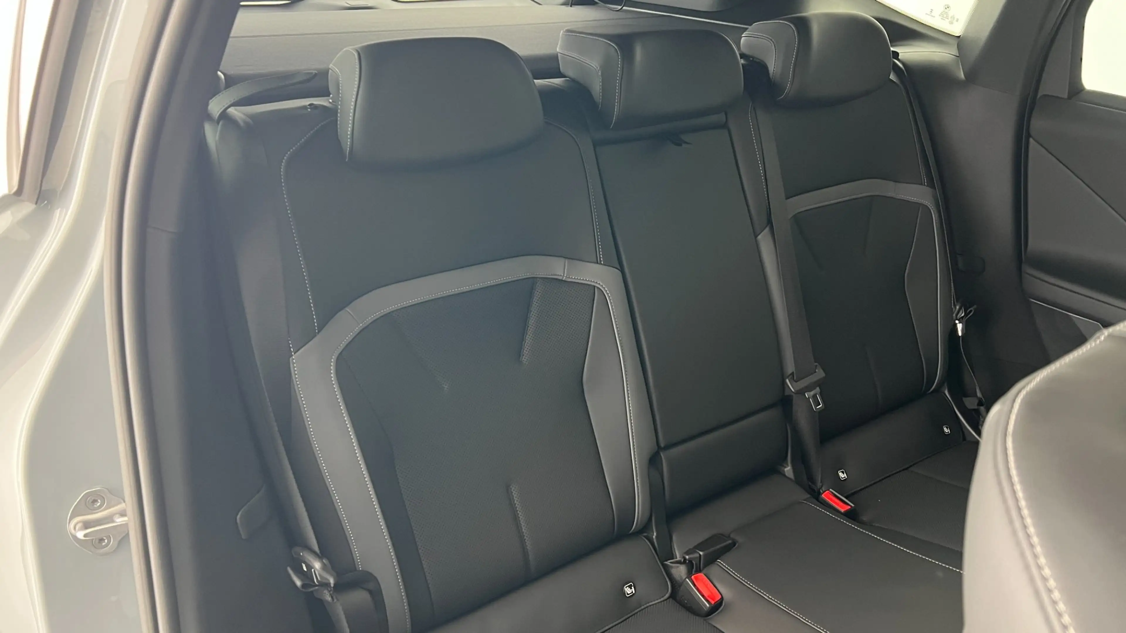 BMW iX3 50 xDrive — photo 6
