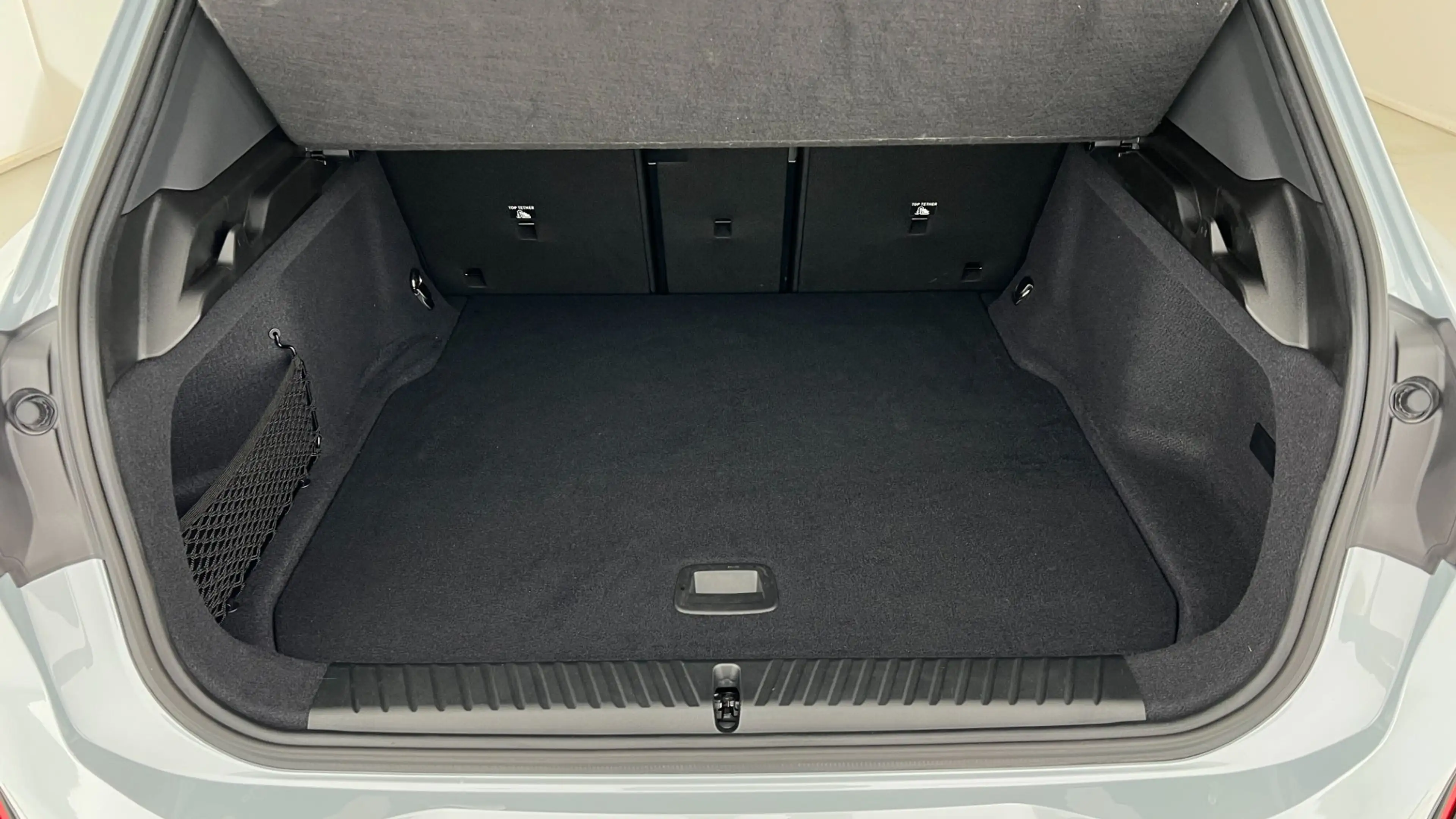 BMW iX3 50 xDrive — photo 9