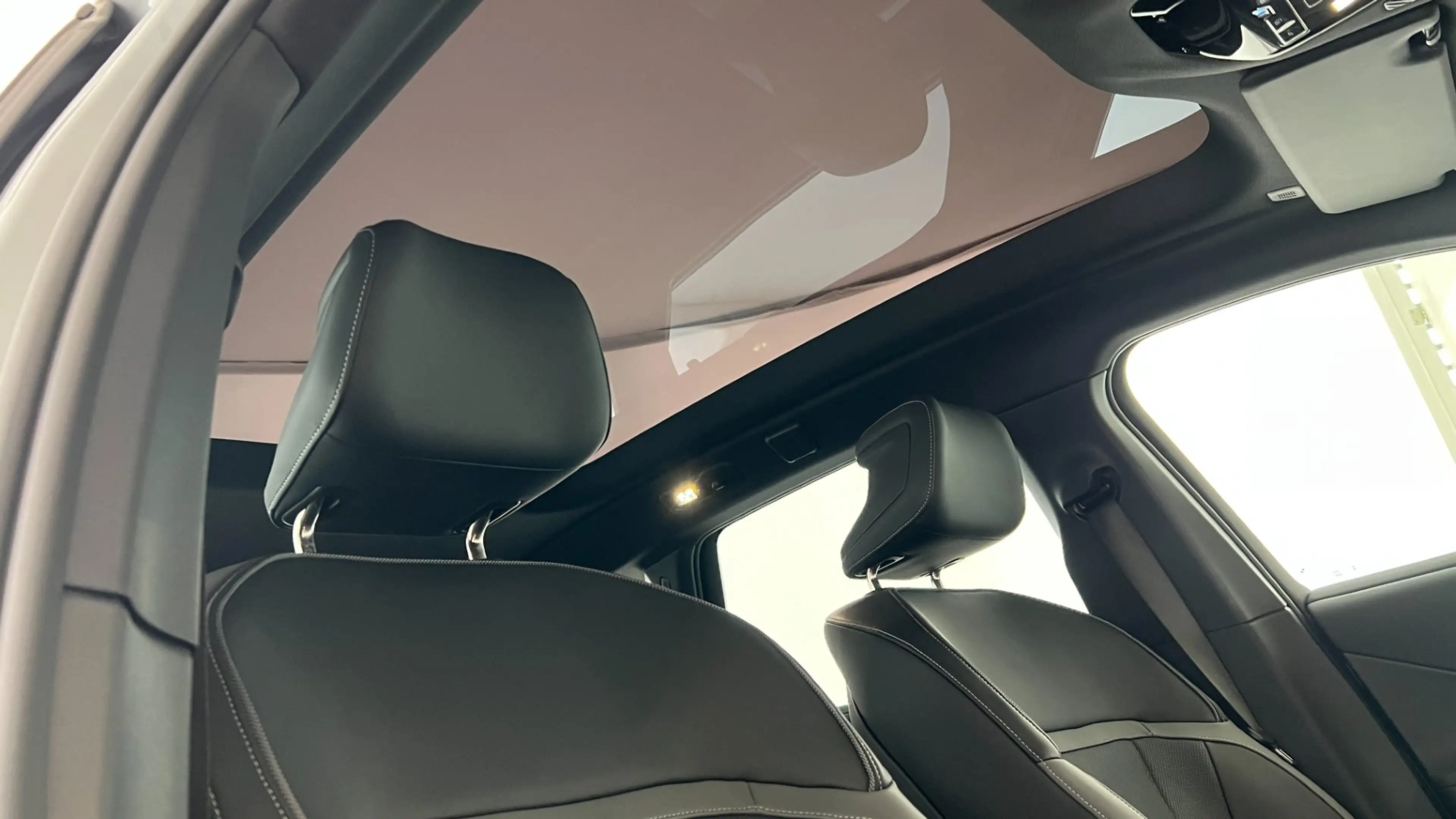 BMW iX3 50 xDrive — photo 7