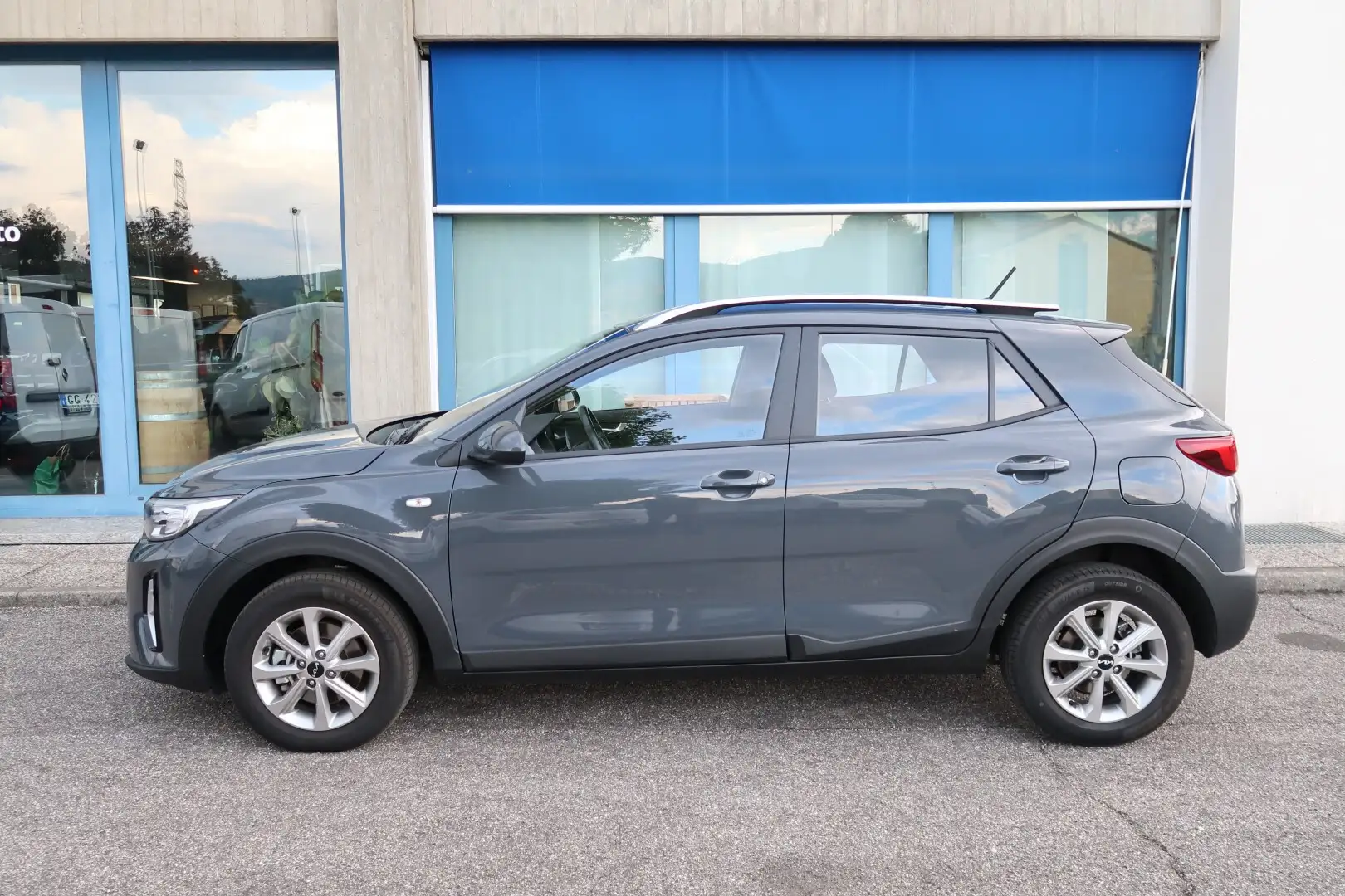 Kia Stonic 1.2 DPI Urban Šedá - 2