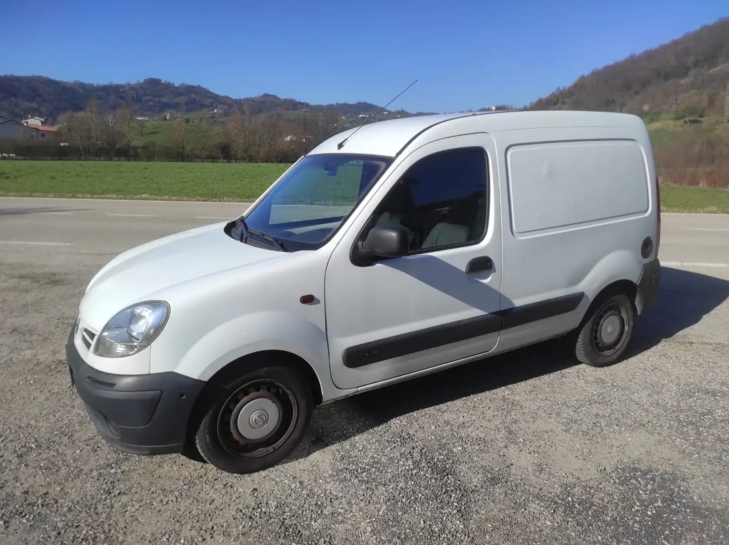Nissan Kubistar Alb - 1