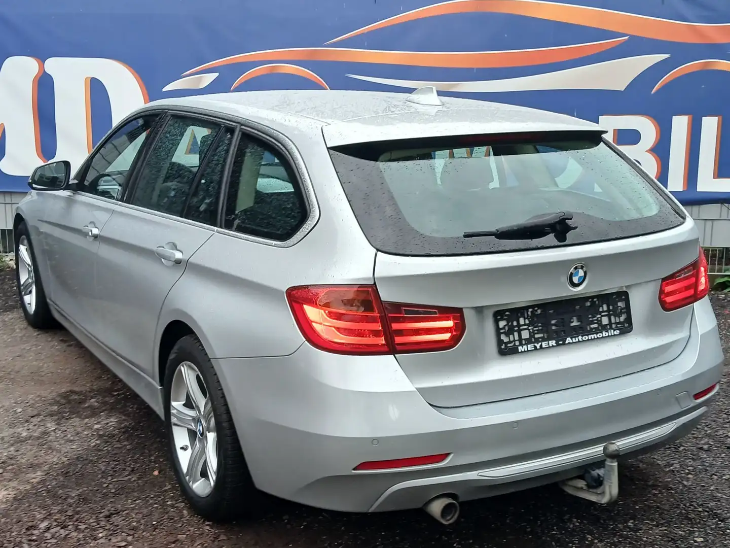 BMW 318 F31 318d *AUTOMATIK*NAVI*AHK*1.HAND*HU/TÜV NEU* Gris - 2