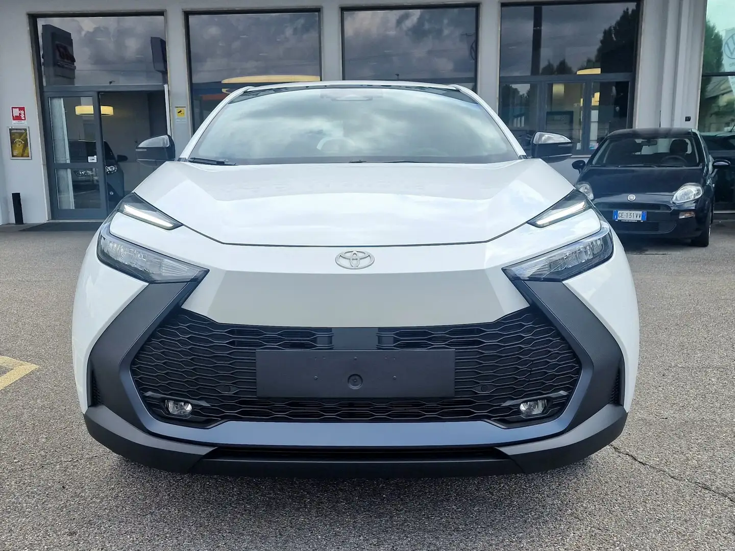 Toyota C-HR 1.8 HV Active Bianco - 2