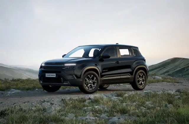 Jeep Avenger view 3