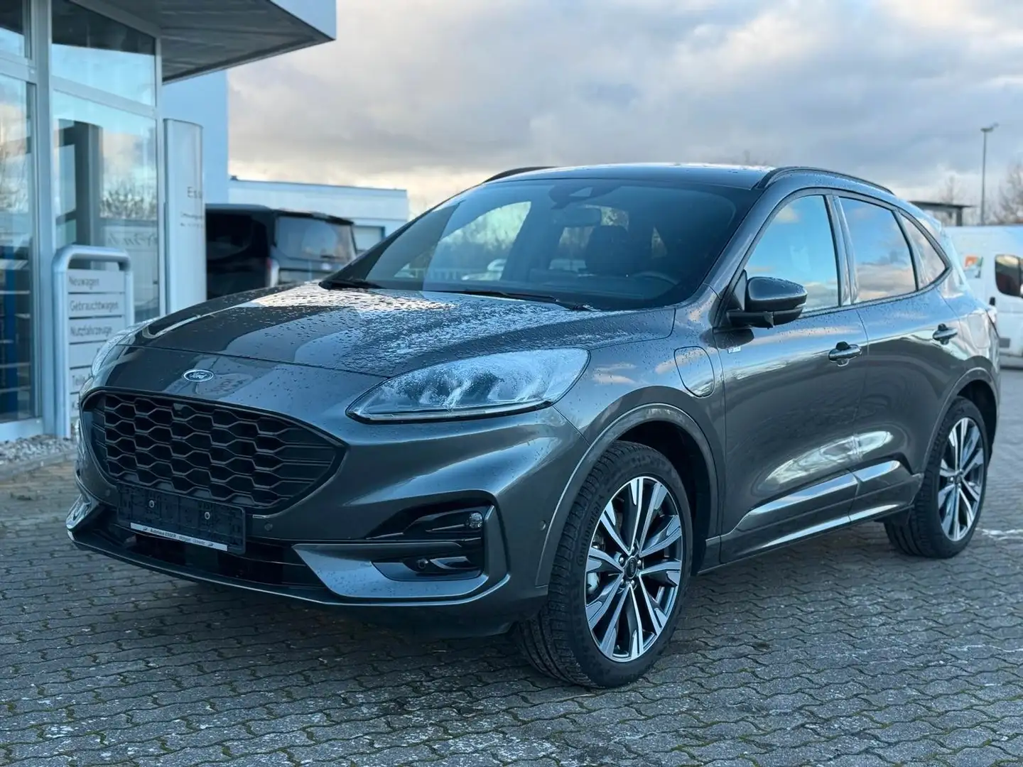 Ford Kuga Plug-In Hybrid ST-Line X Gris - 1