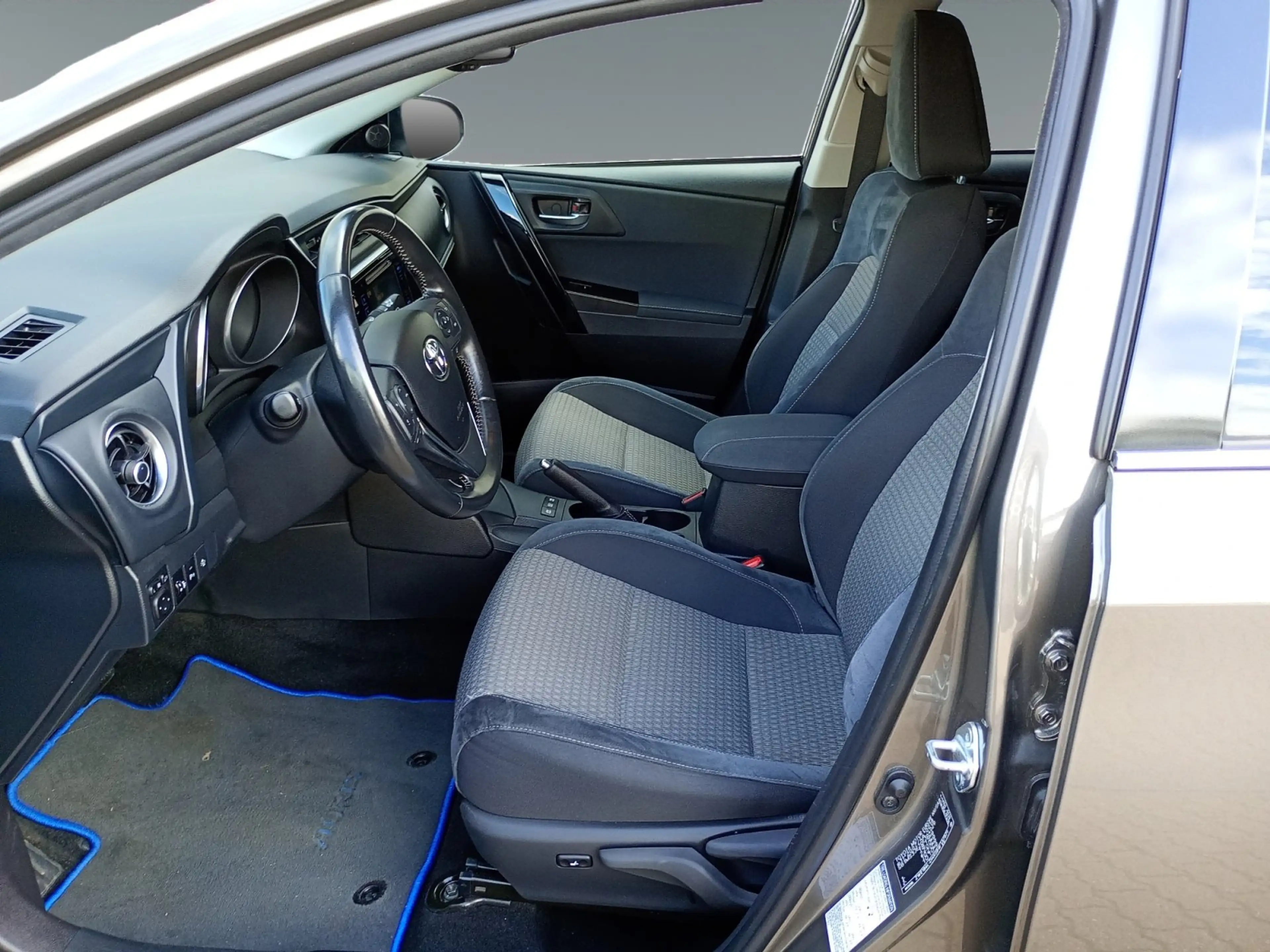 Toyota Auris 1.8 Hybrid Edition-S+ Kamera+SHZ+Klimaautom — photo 10