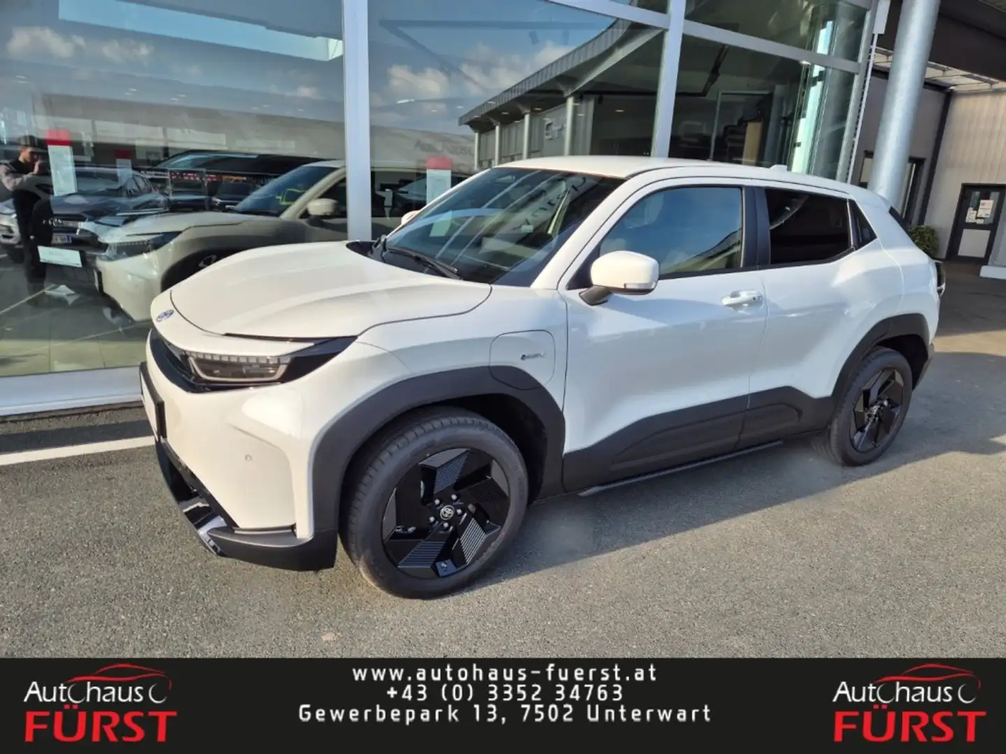 Toyota Urban Cruiser BEV 4x2 Teamplayer 128kW Weiß - 1