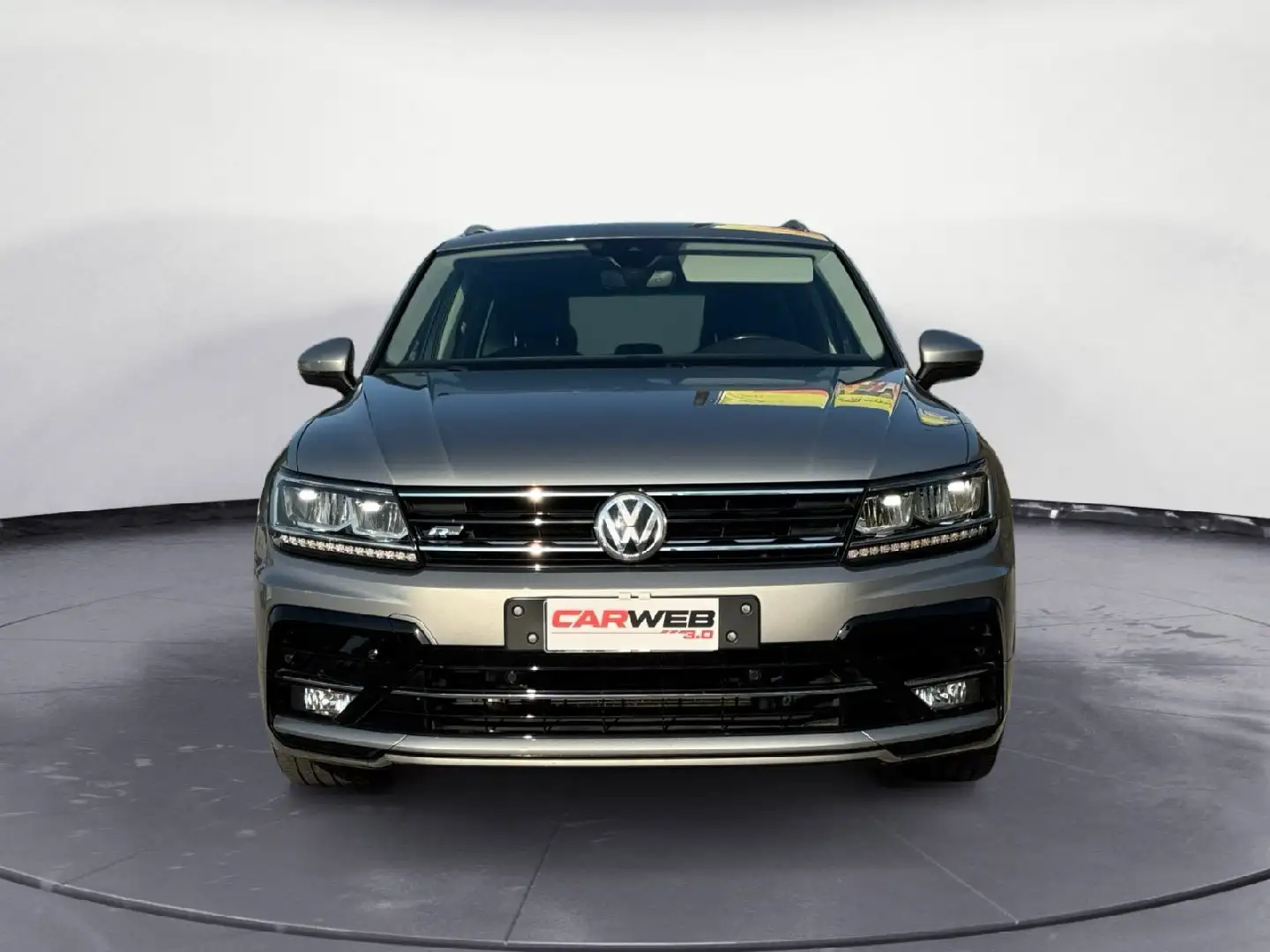 Volkswagen Tiguan Tiguan 1.6 tdi R LINE 115cv Argento - 2