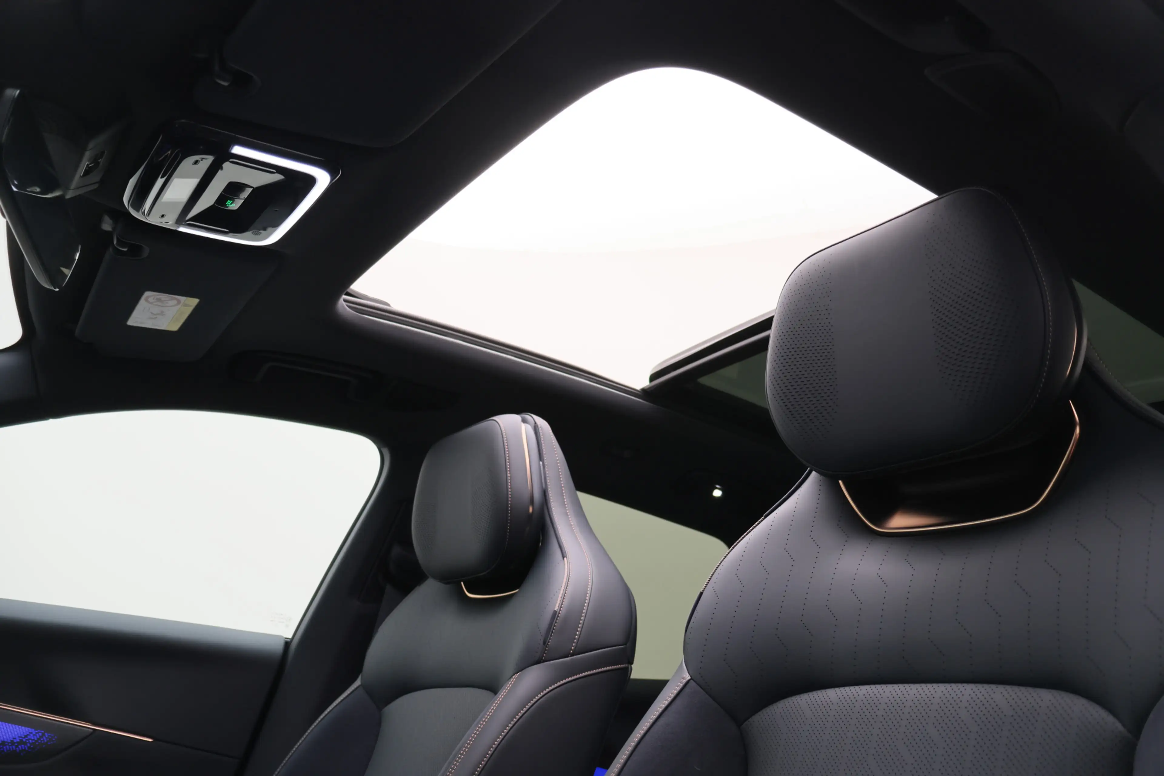 Lynk & Co 08 1.5 More Panoramadak, H&K Sound, ACC, 360° Camera, — photo 12