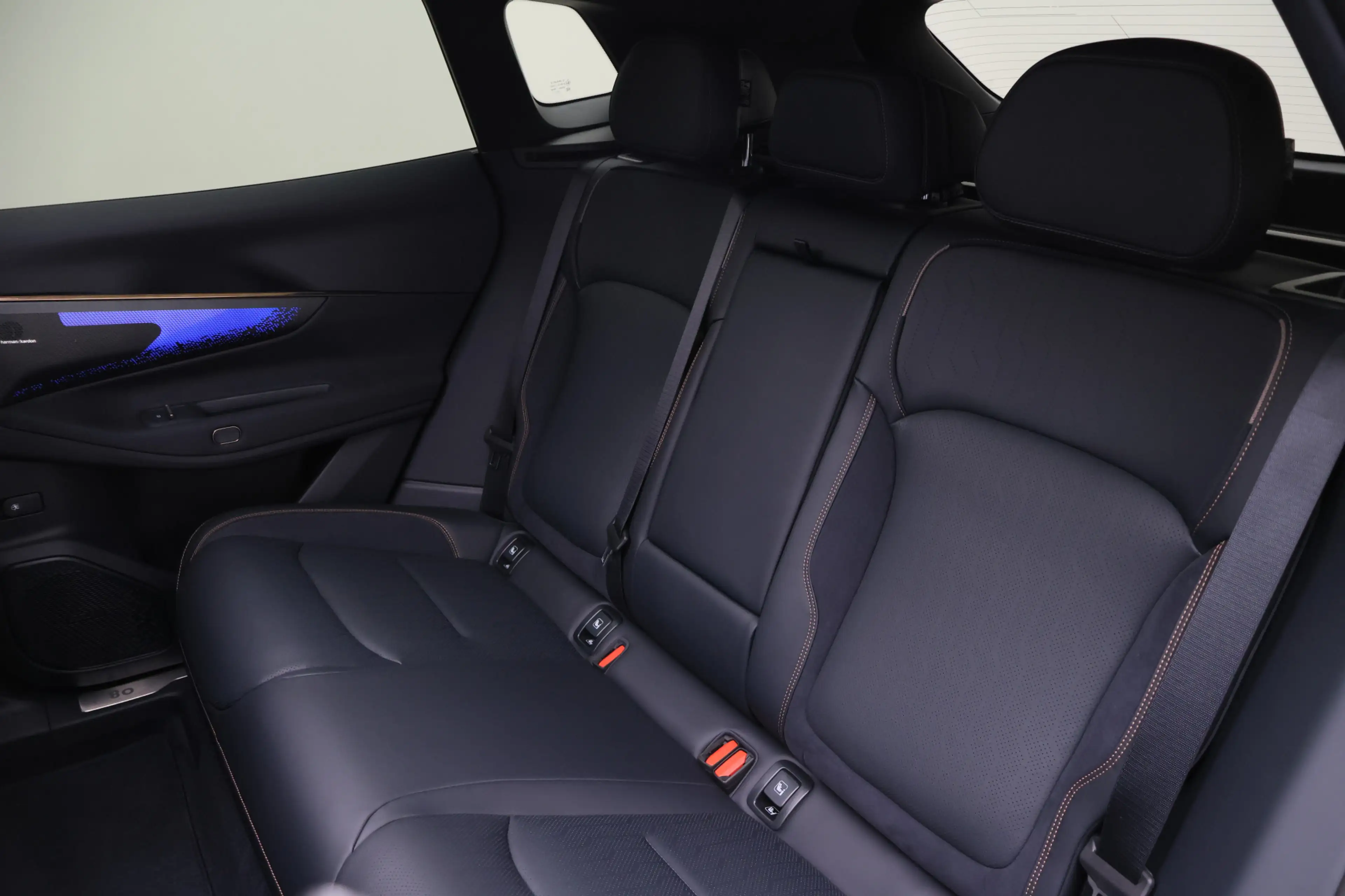 Lynk & Co 08 1.5 More Panoramadak, H&K Sound, ACC, 360° Camera, — photo 15