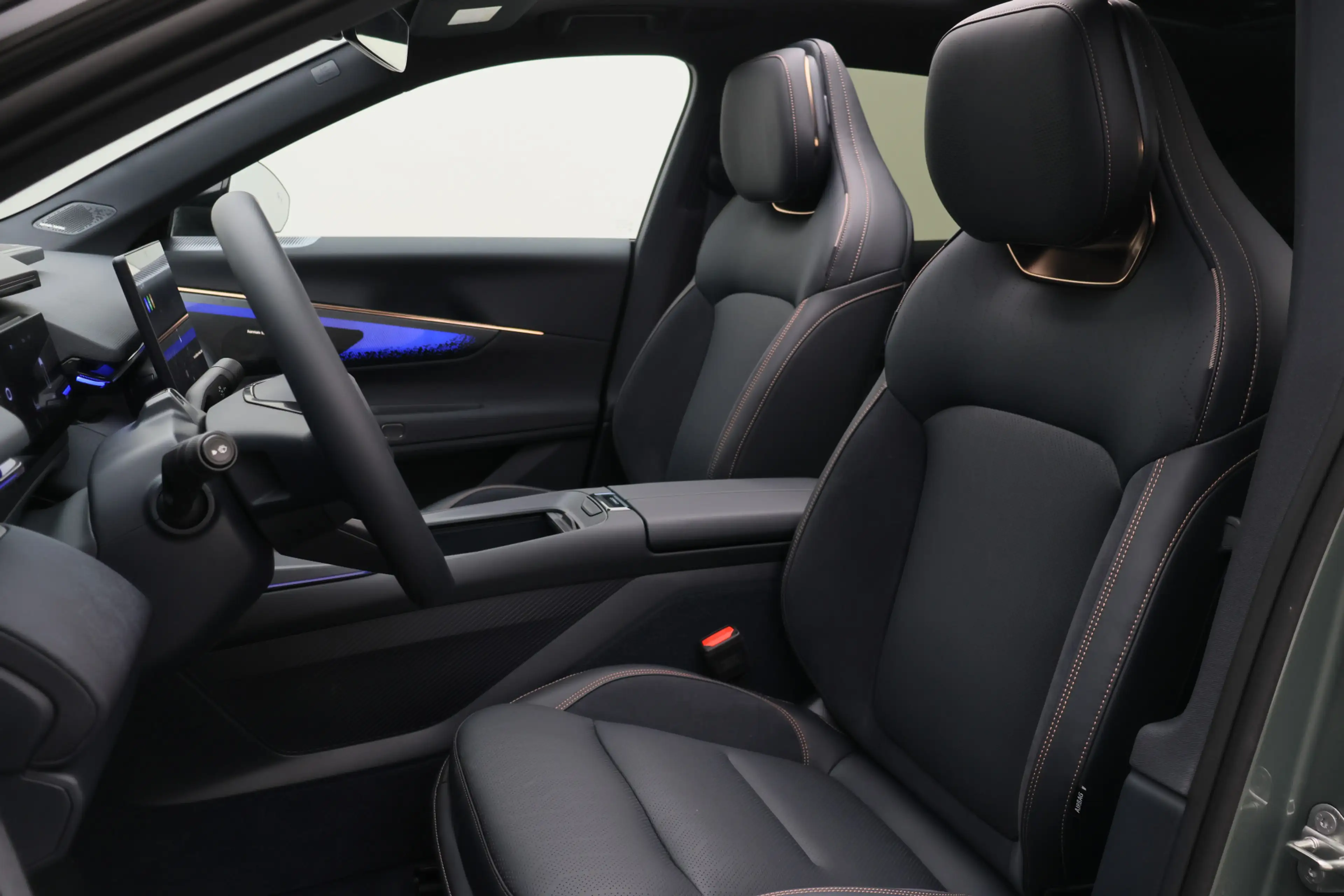 Lynk & Co 08 1.5 More Panoramadak, H&K Sound, ACC, 360° Camera, — photo 9