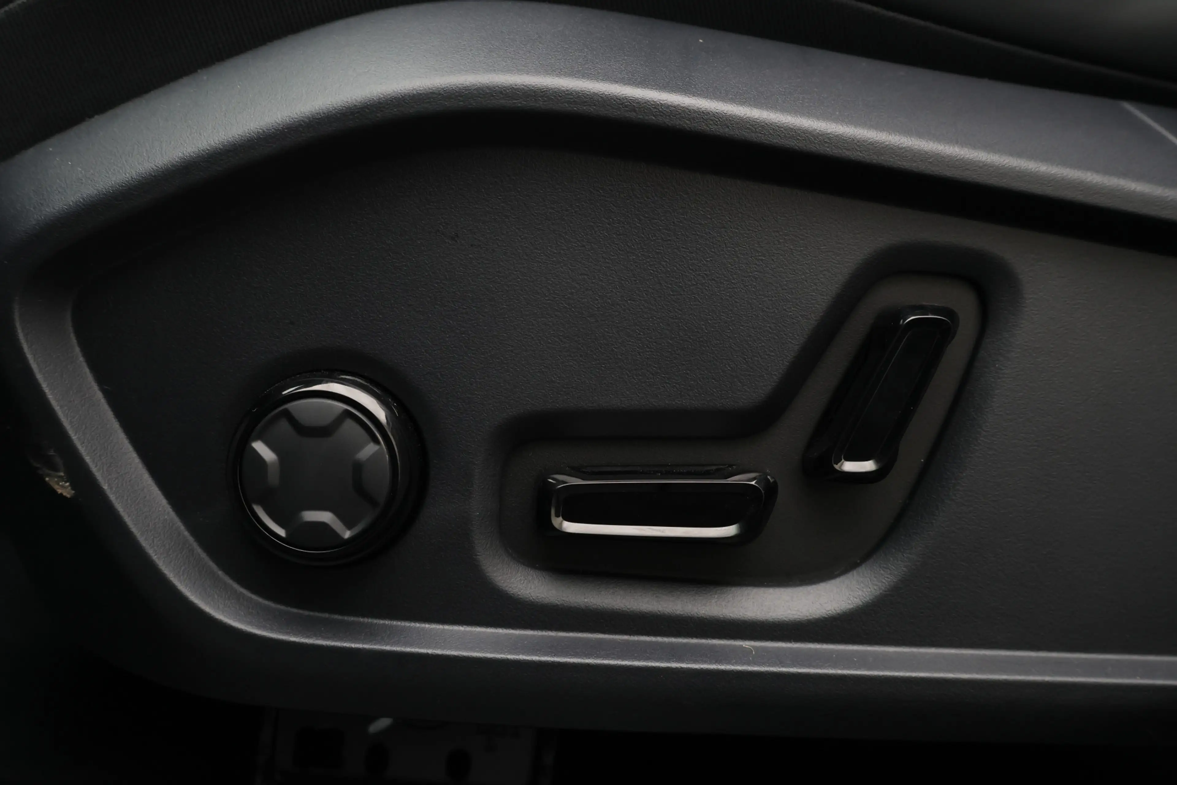 Lynk & Co 08 1.5 More Panoramadak, H&K Sound, ACC, 360° Camera, — photo 10