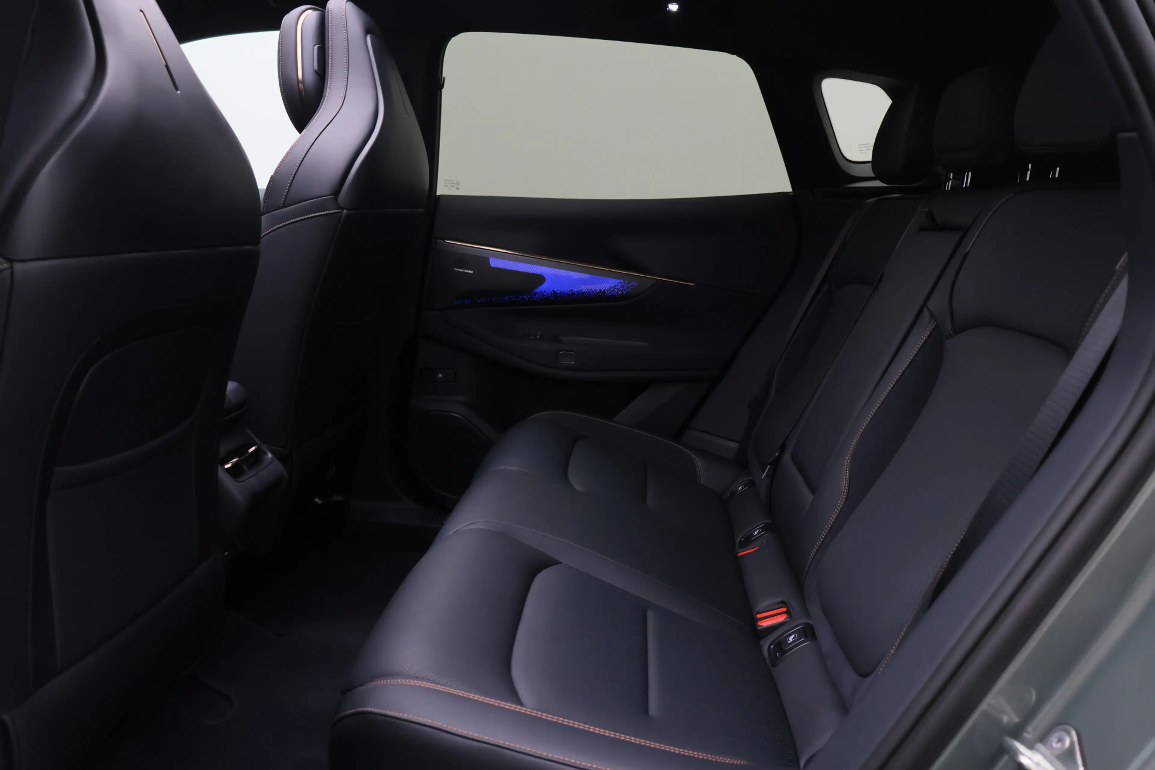 Lynk & Co 08 1.5 More Panoramadak, H&K Sound, ACC, 360° Camera, — photo 13