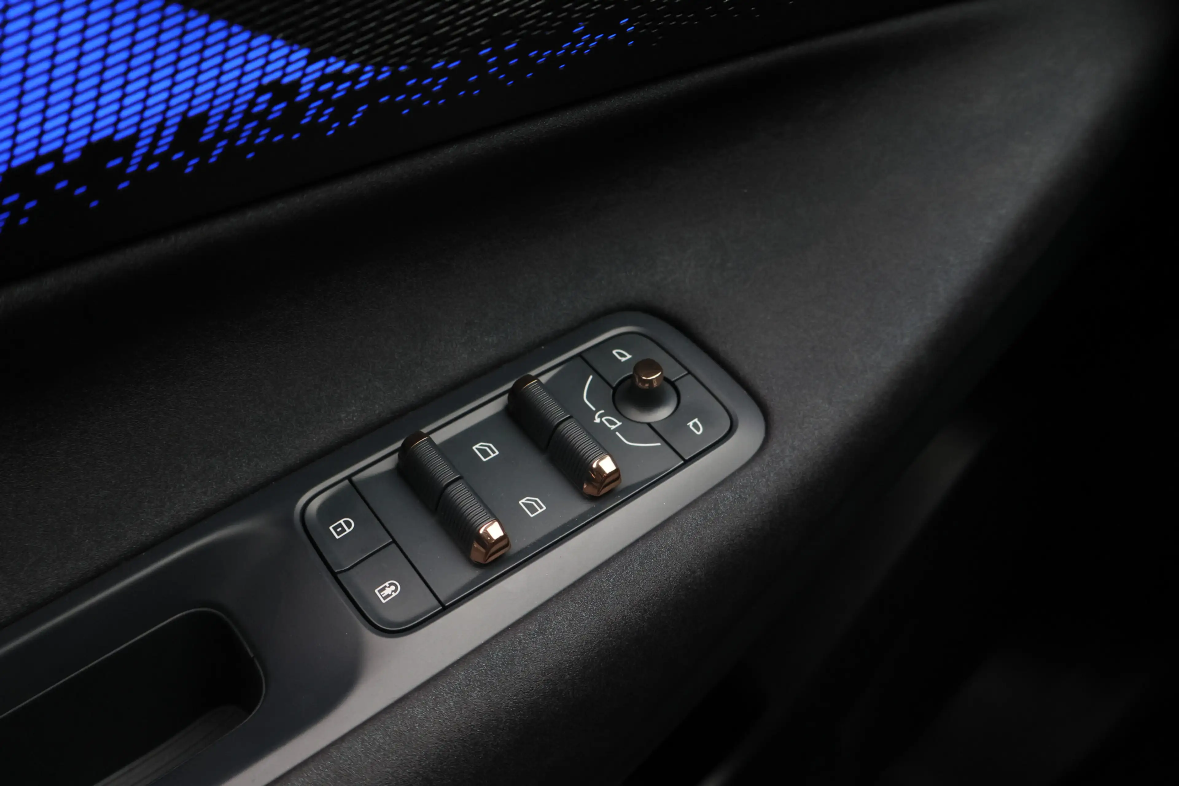 Lynk & Co 08 1.5 More Panoramadak, H&K Sound, ACC, 360° Camera, — photo 39