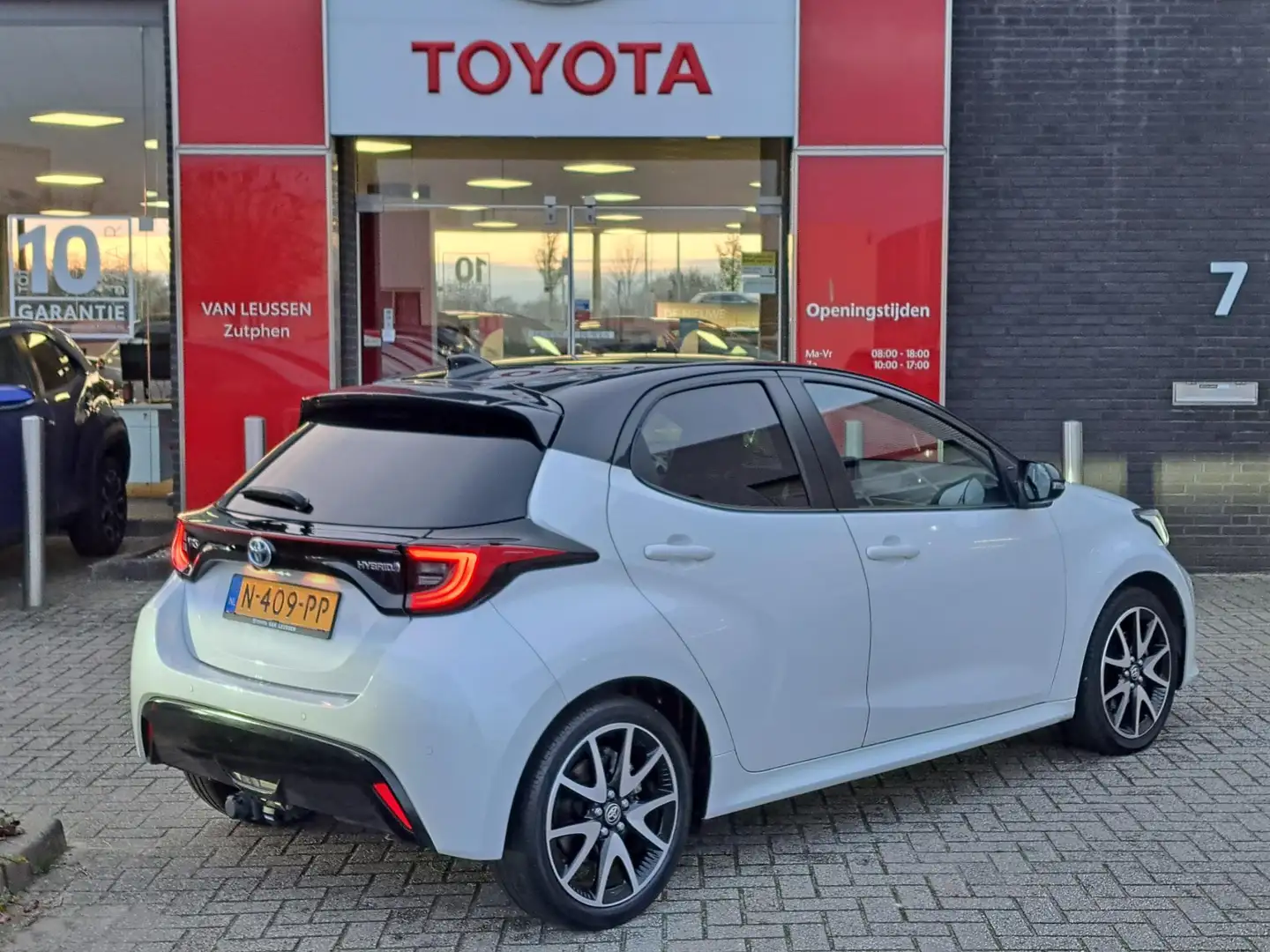 Toyota Yaris 1.5 Hybrid Executive NL-AUTO PANODAK JBL DODEHOEK Weiß - 2