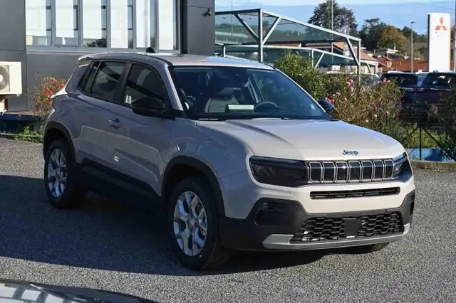 Jeep Avenger view 2