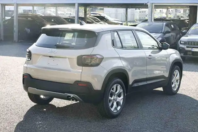 Jeep Avenger view 3