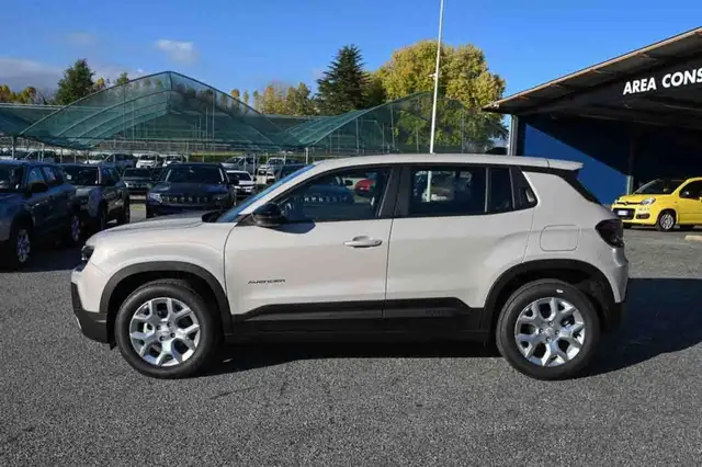 Jeep Avenger view 19