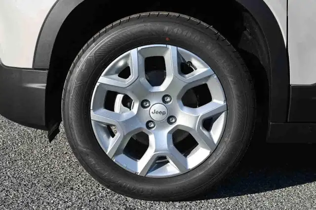Jeep Avenger view 6