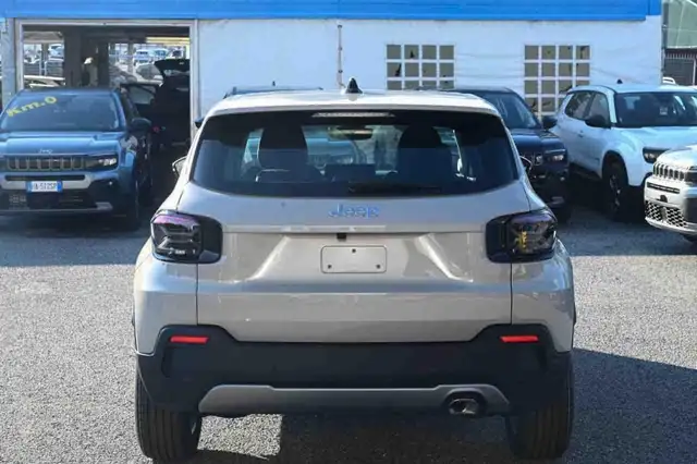Jeep Avenger view 18