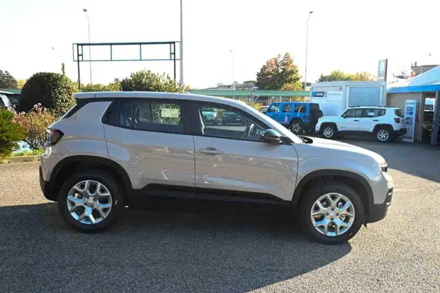 Jeep Avenger view 17